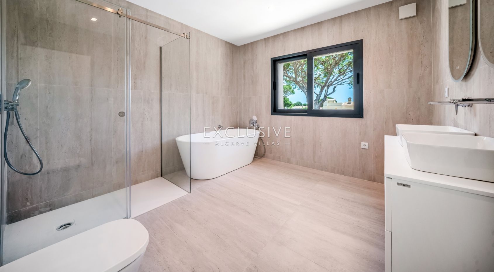 4-Bedroom Luxury Villa - Fully Renovated in Vilamoura