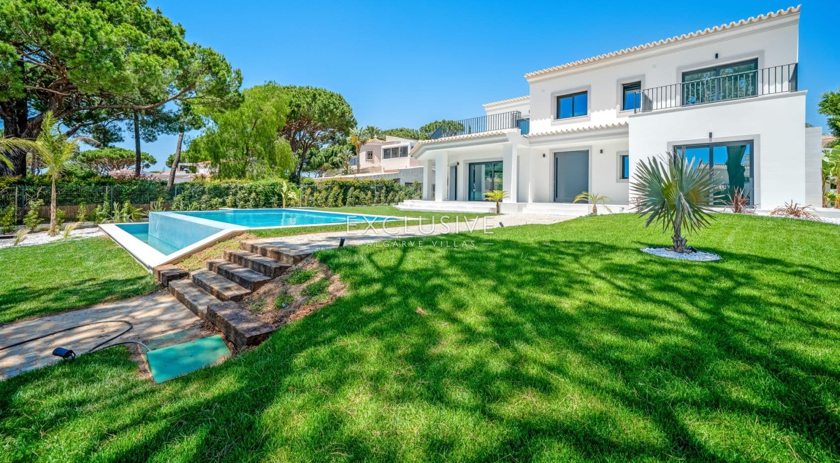 4-Bedroom Luxury Villa - Fully Renovated in Vilamoura-1
