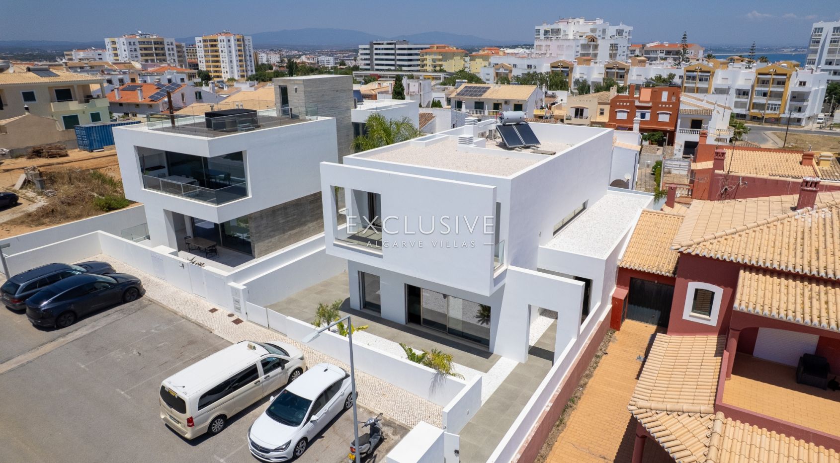 Moderne, brandneue Villa mit 4 Schlafzimmern in Lagos, 1,5 km vom Strand von Porto de M