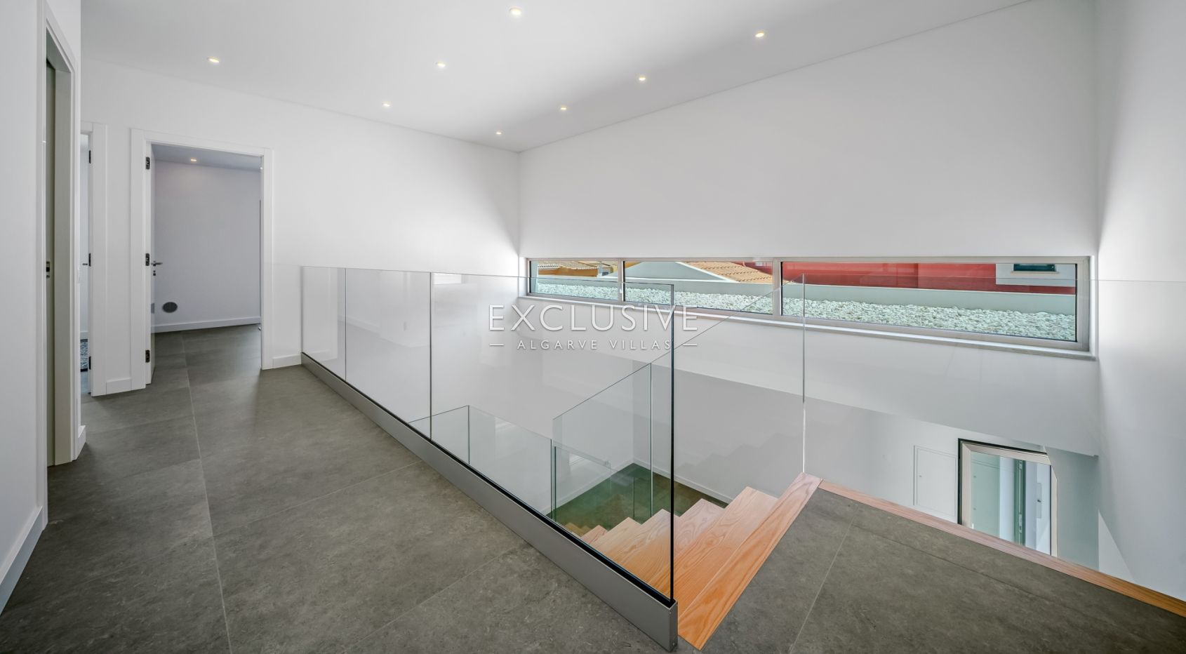 Moderne, brandneue Villa mit 4 Schlafzimmern in Lagos, 1,5 km vom Strand von Porto de M