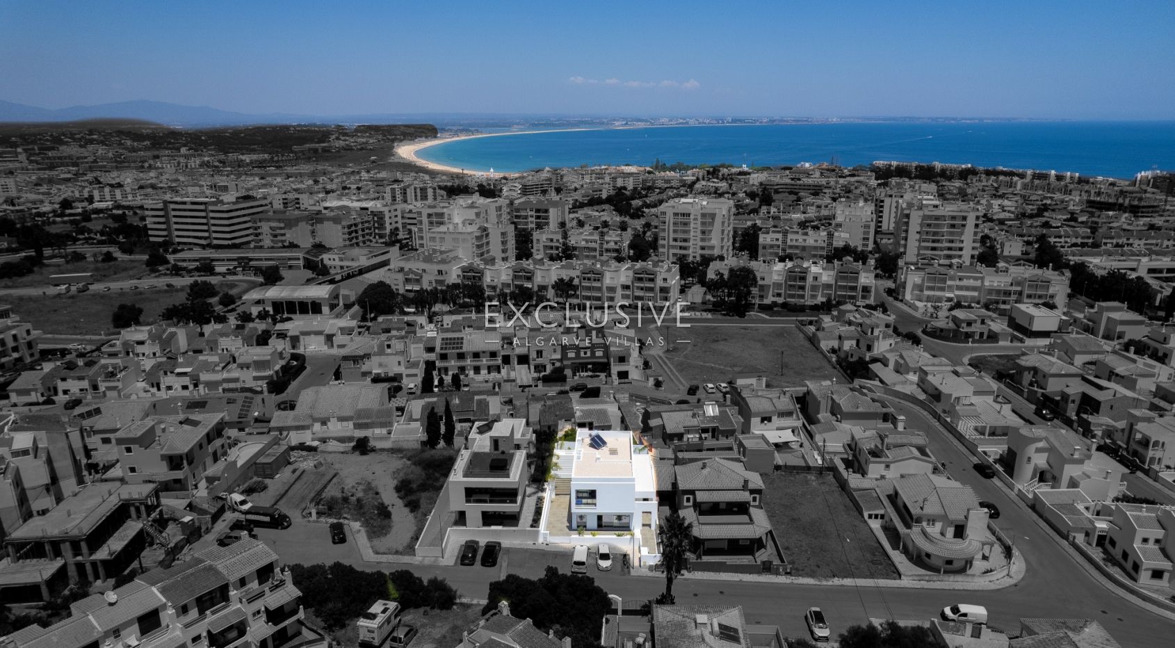 Moderne, brandneue Villa mit 4 Schlafzimmern in Lagos, 1,5 km vom Strand von Porto de M
