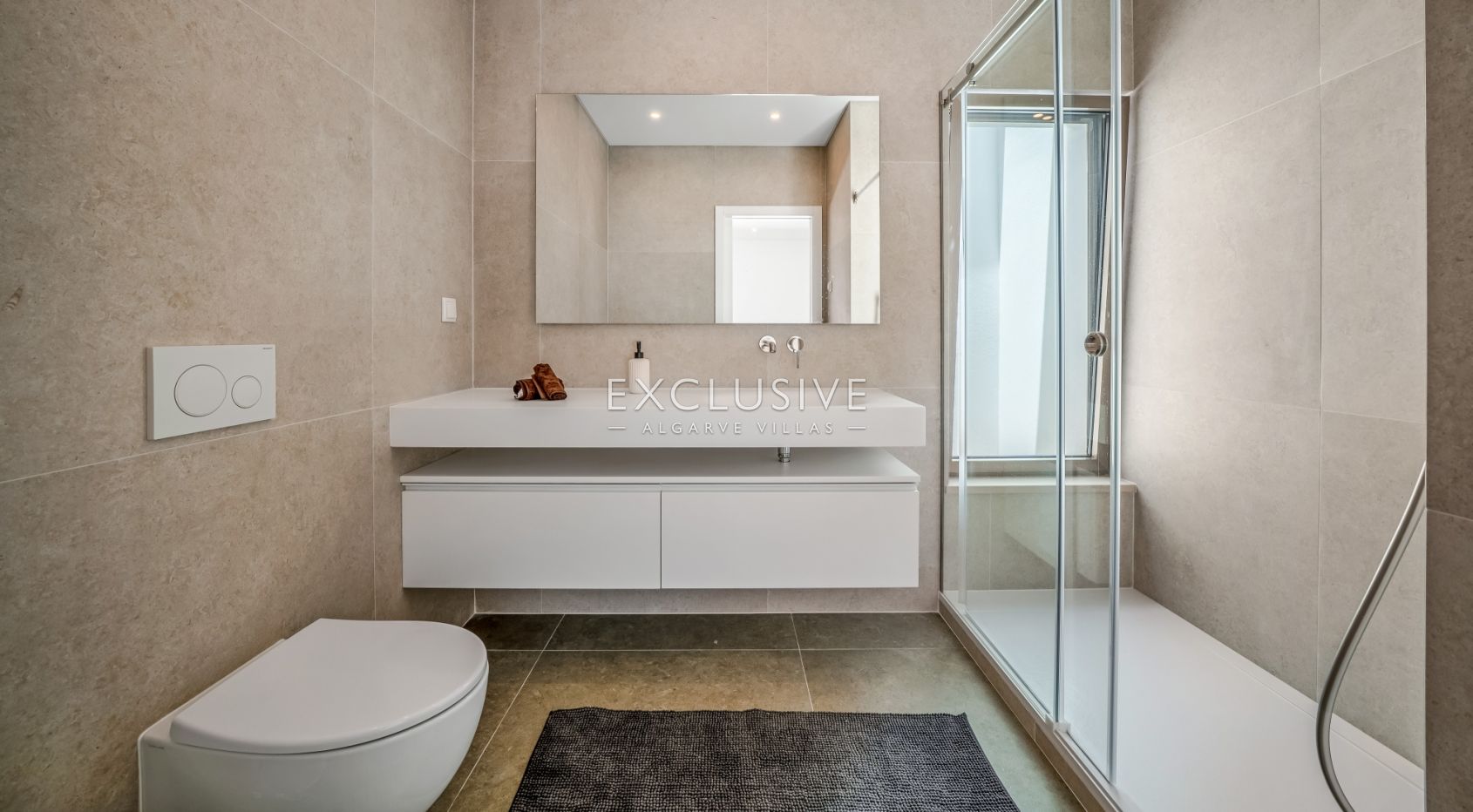 Moderne, brandneue Villa mit 4 Schlafzimmern in Lagos, 1,5 km vom Strand von Porto de M
