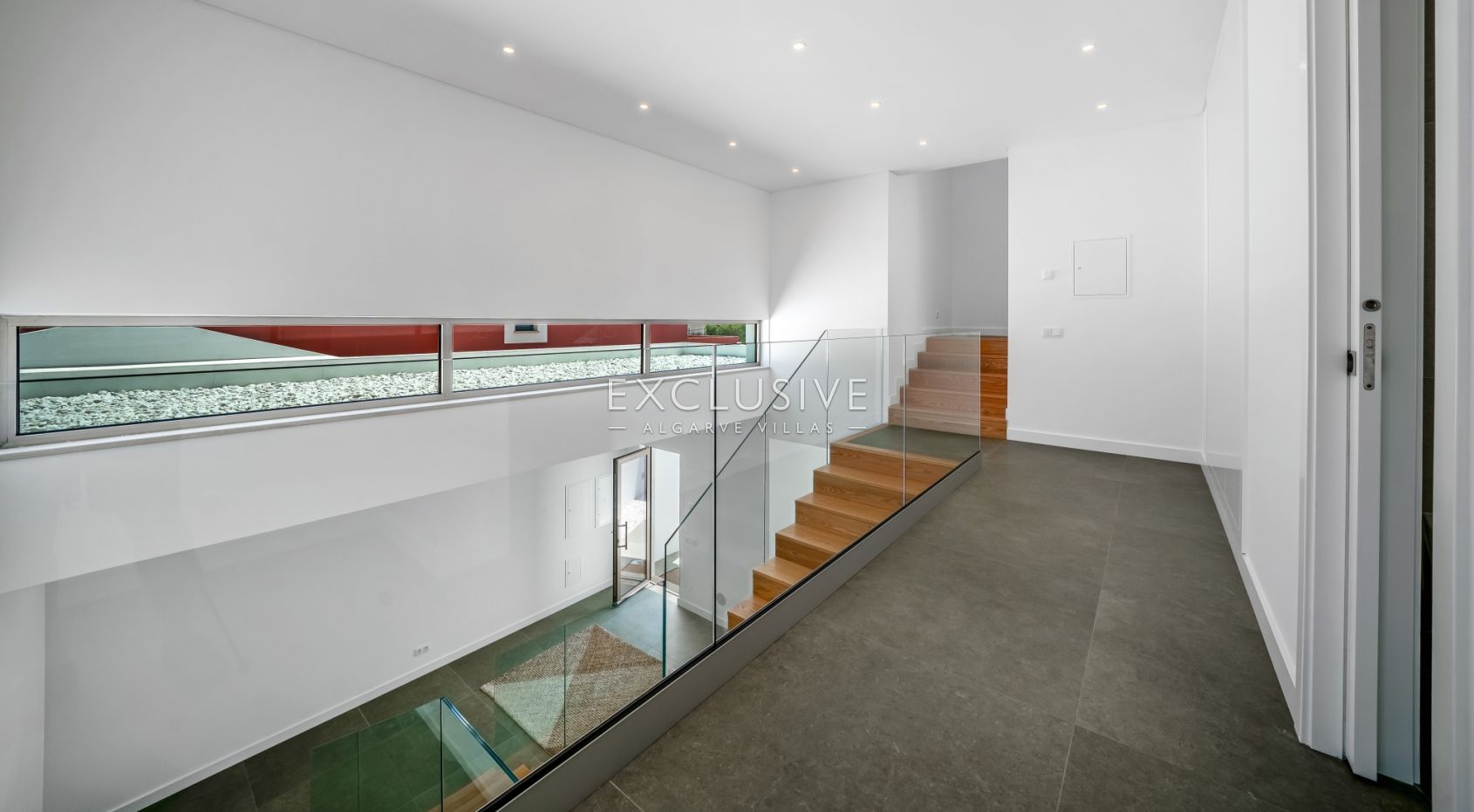 Moderne, brandneue Villa mit 4 Schlafzimmern in Lagos, 1,5 km vom Strand von Porto de M