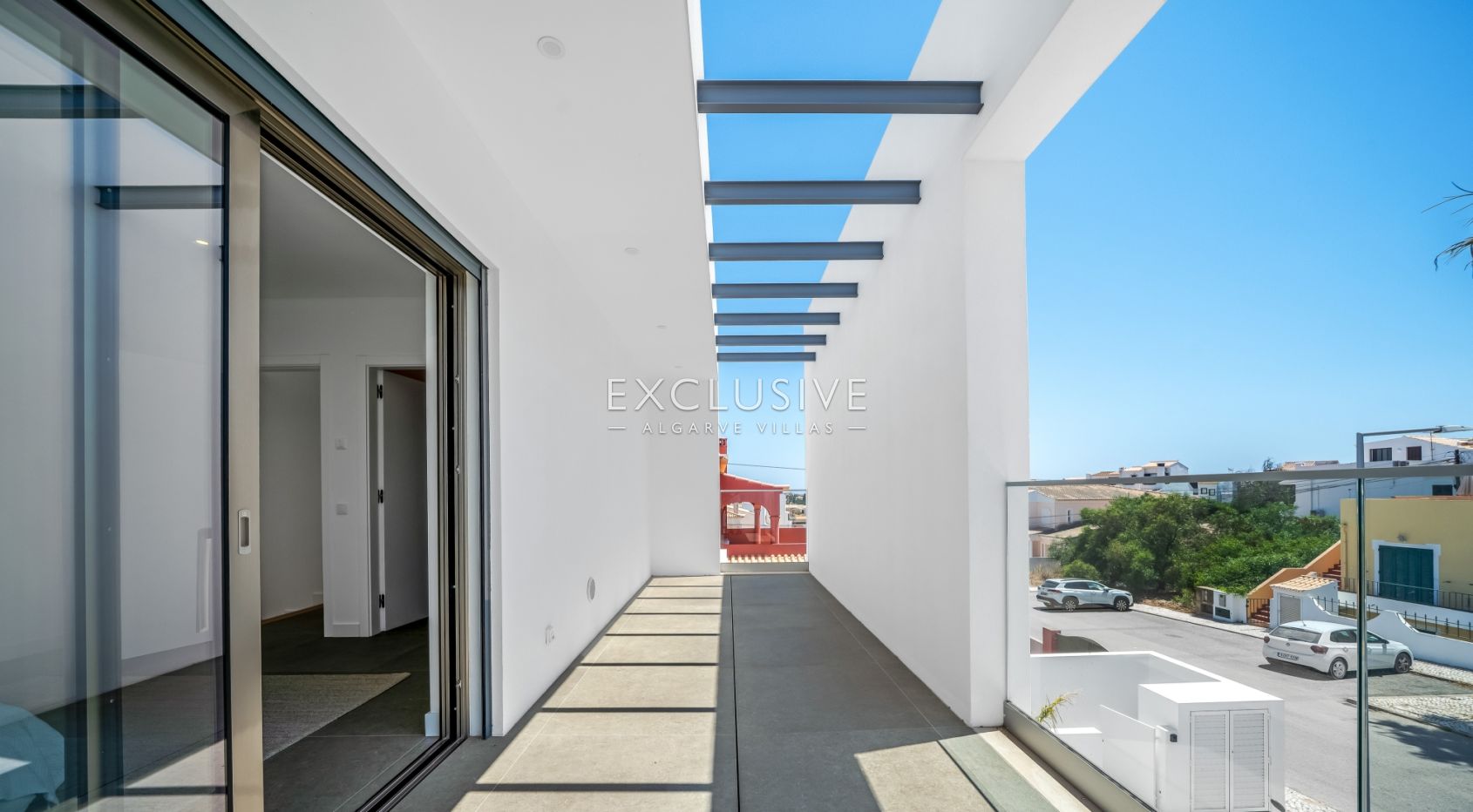 Moderne, brandneue Villa mit 4 Schlafzimmern in Lagos, 1,5 km vom Strand von Porto de M
