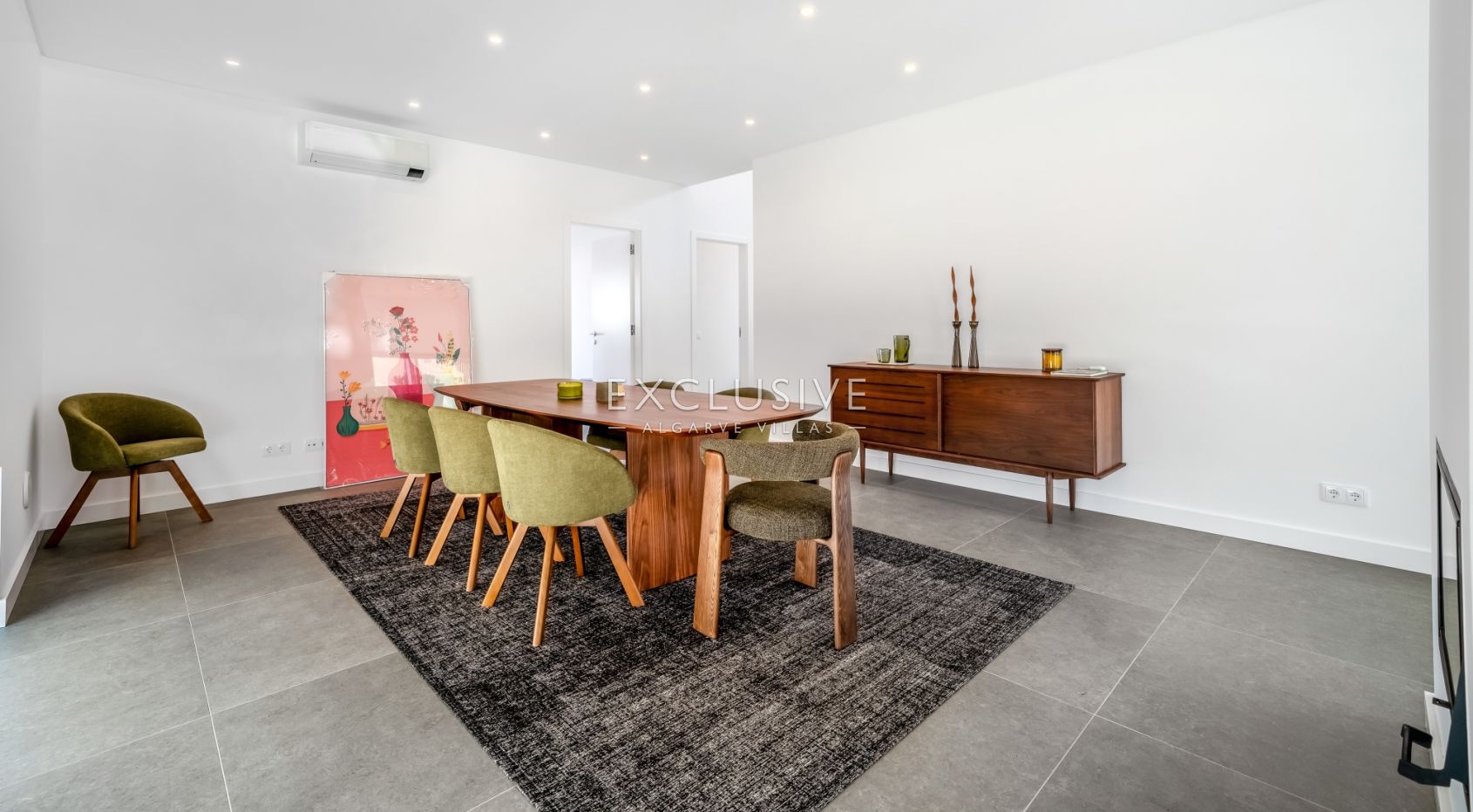 Moderne, brandneue Villa mit 4 Schlafzimmern in Lagos, 1,5 km vom Strand von Porto de M