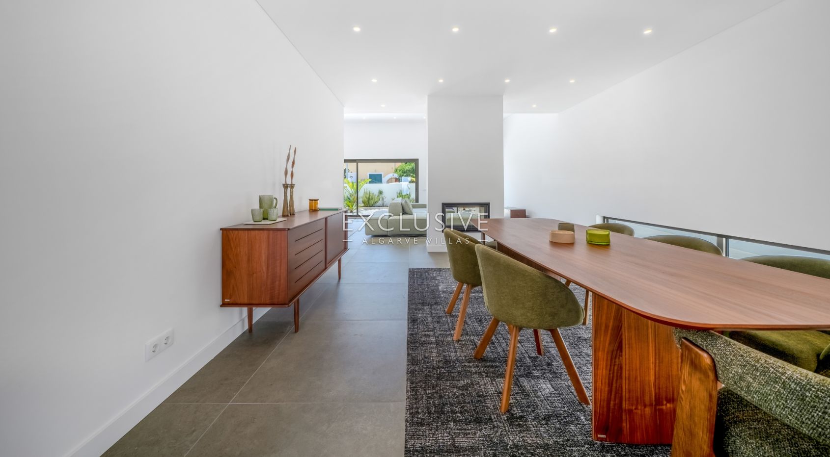 Moderne, brandneue Villa mit 4 Schlafzimmern in Lagos, 1,5 km vom Strand von Porto de M
