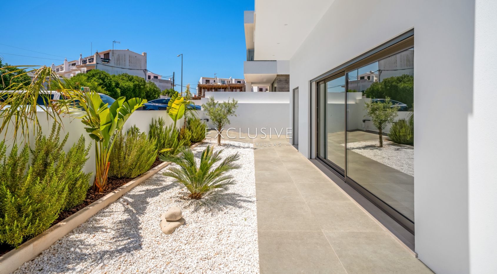 Moderne, brandneue Villa mit 4 Schlafzimmern in Lagos, 1,5 km vom Strand von Porto de M