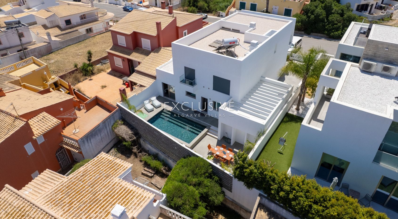 Moderne, brandneue Villa mit 4 Schlafzimmern in Lagos, 1,5 km vom Strand von Porto de M