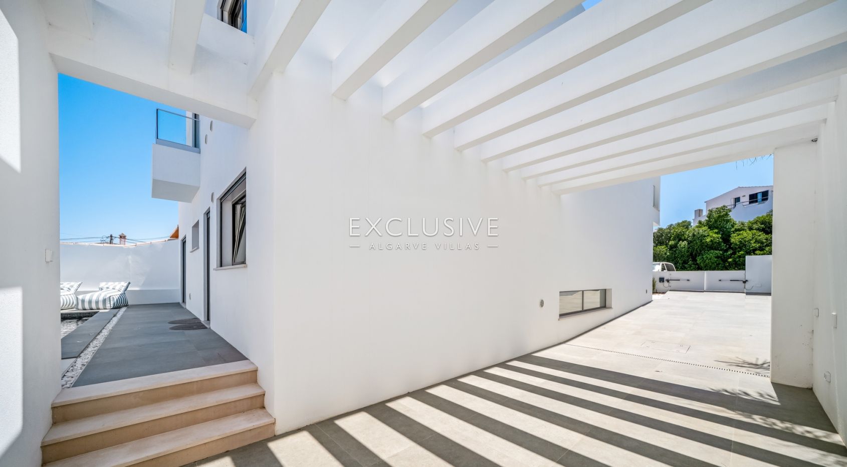 Moderne, brandneue Villa mit 4 Schlafzimmern in Lagos, 1,5 km vom Strand von Porto de M