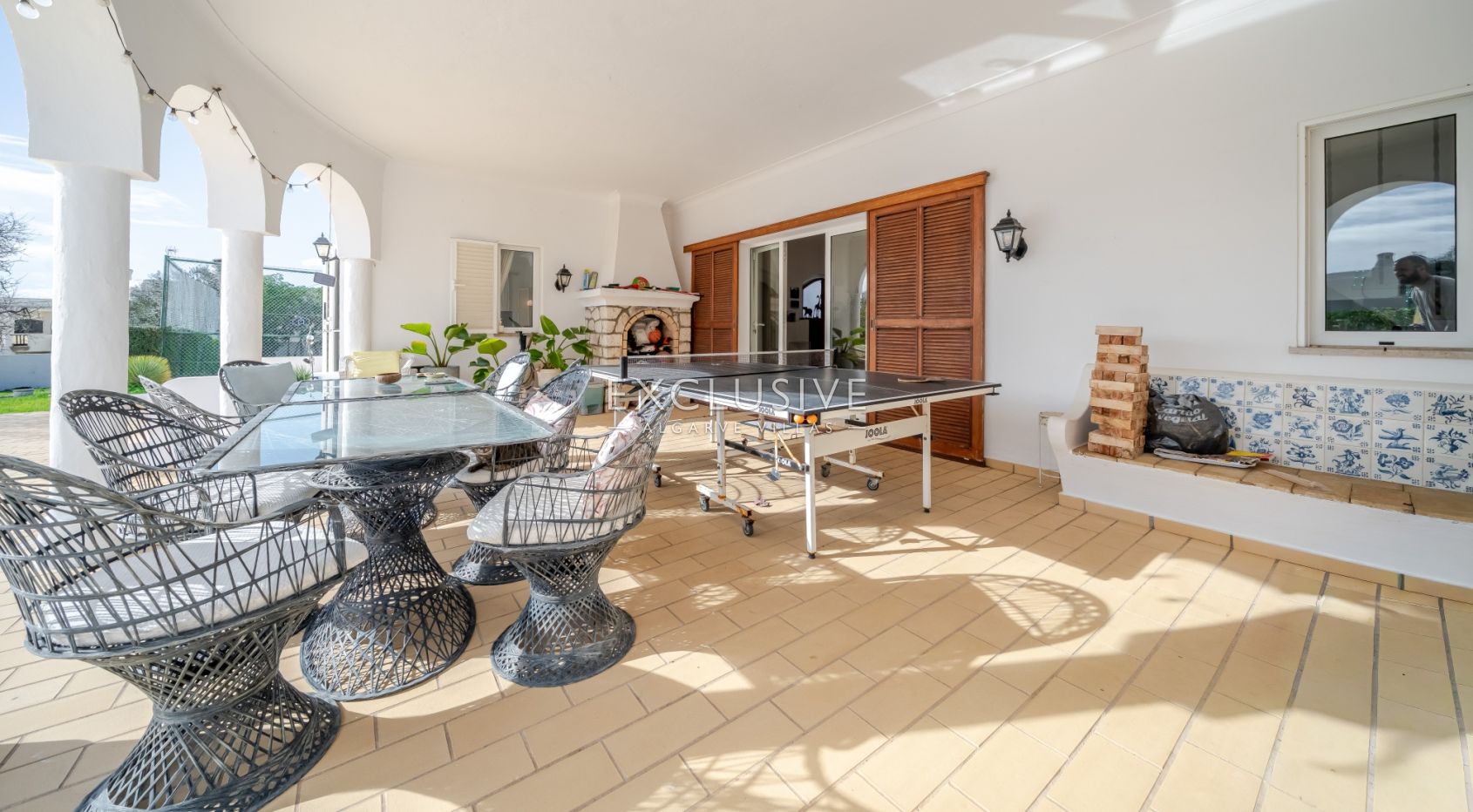 : Luxuriöse Villa mit Meerblick in Carvoeiro – 6 Schlafzimmer, Pool und Tennisplatz