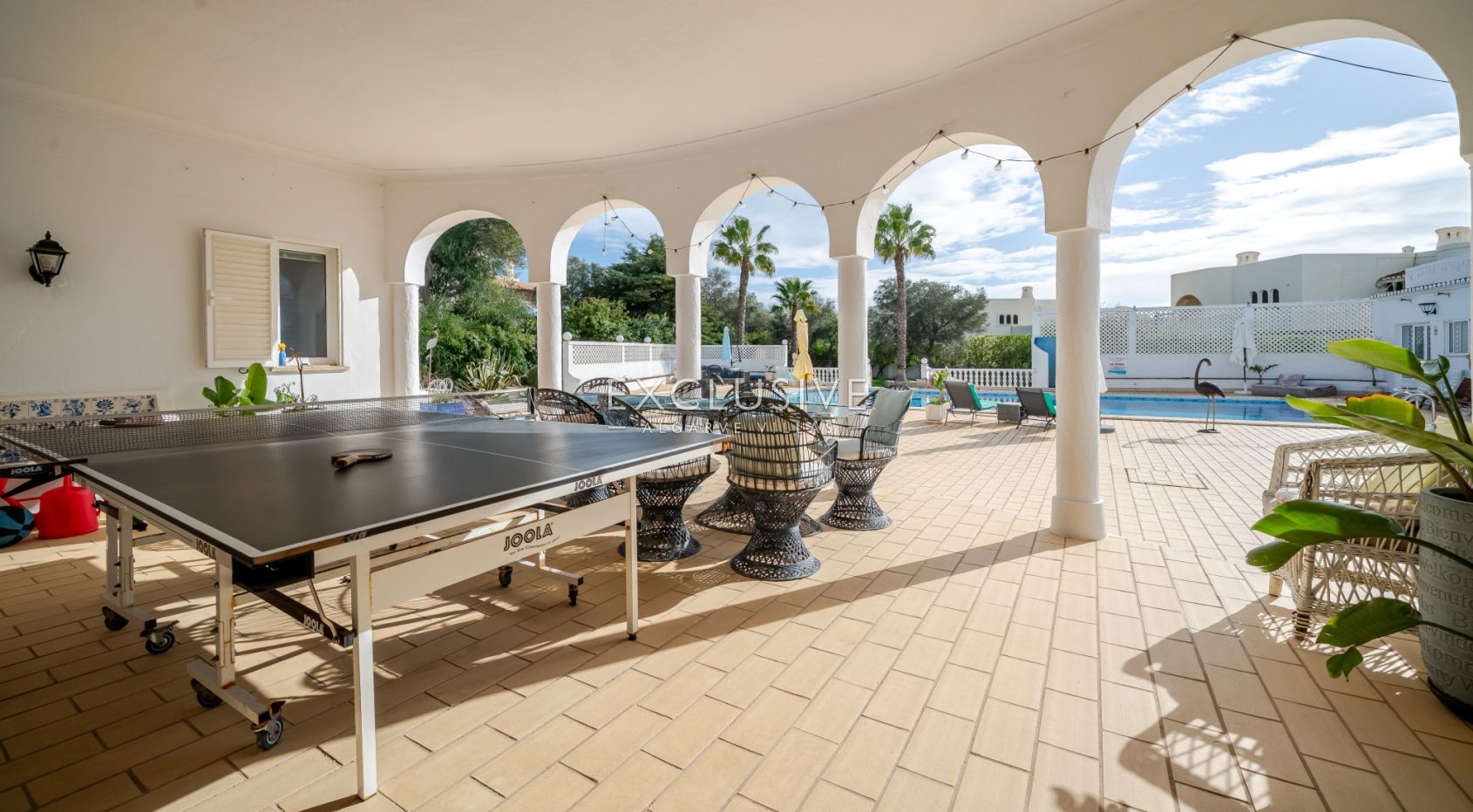 : Luxuriöse Villa mit Meerblick in Carvoeiro – 6 Schlafzimmer, Pool und Tennisplatz
