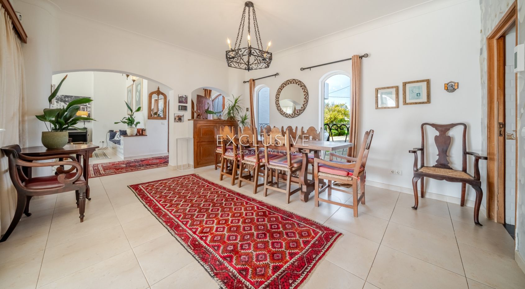 : Luxuriöse Villa mit Meerblick in Carvoeiro – 6 Schlafzimmer, Pool und Tennisplatz