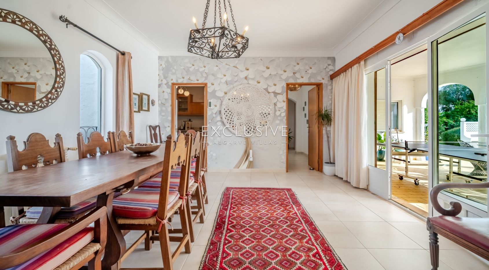 : Luxuriöse Villa mit Meerblick in Carvoeiro – 6 Schlafzimmer, Pool und Tennisplatz