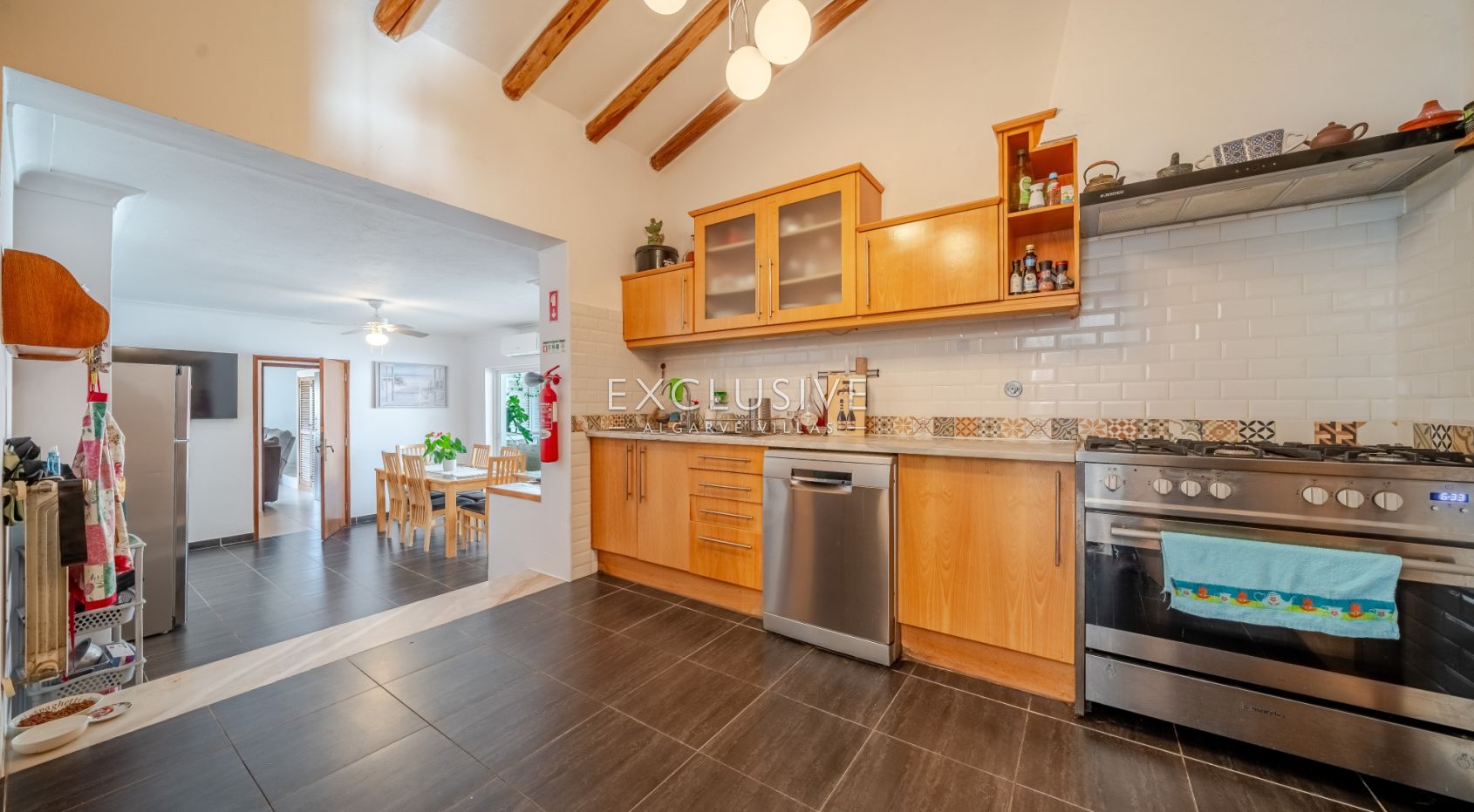 : Luxuriöse Villa mit Meerblick in Carvoeiro – 6 Schlafzimmer, Pool und Tennisplatz