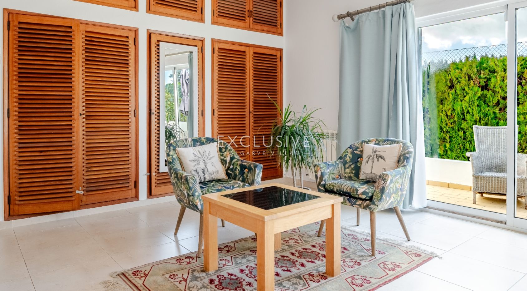 : Luxuriöse Villa mit Meerblick in Carvoeiro – 6 Schlafzimmer, Pool und Tennisplatz