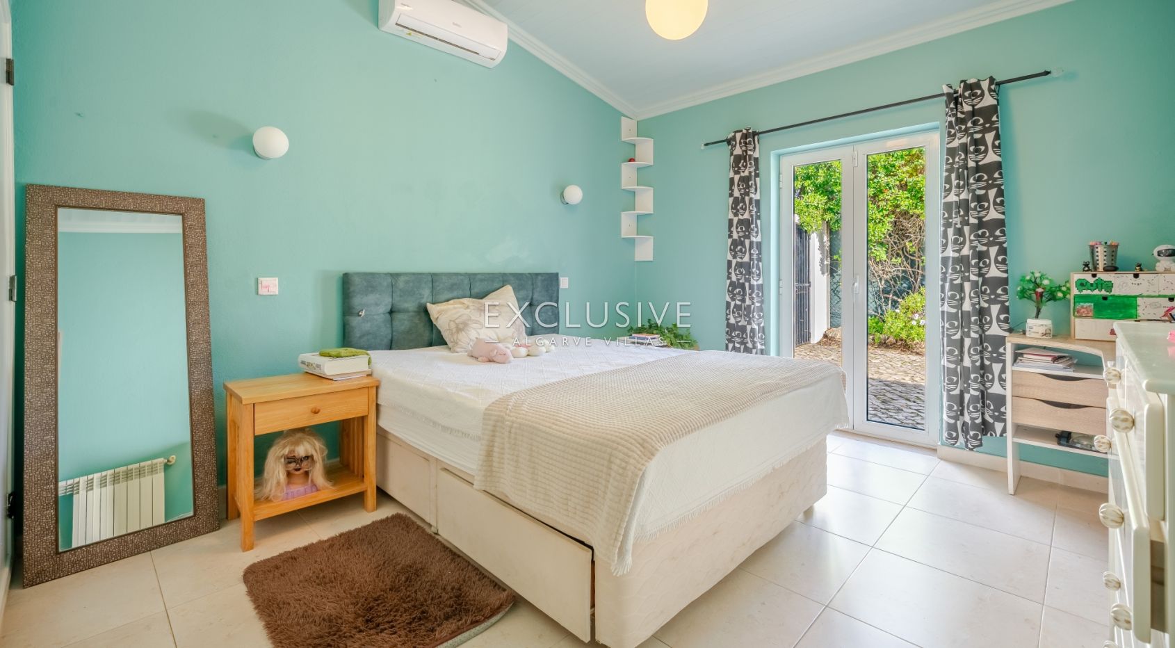 : Luxuriöse Villa mit Meerblick in Carvoeiro – 6 Schlafzimmer, Pool und Tennisplatz
