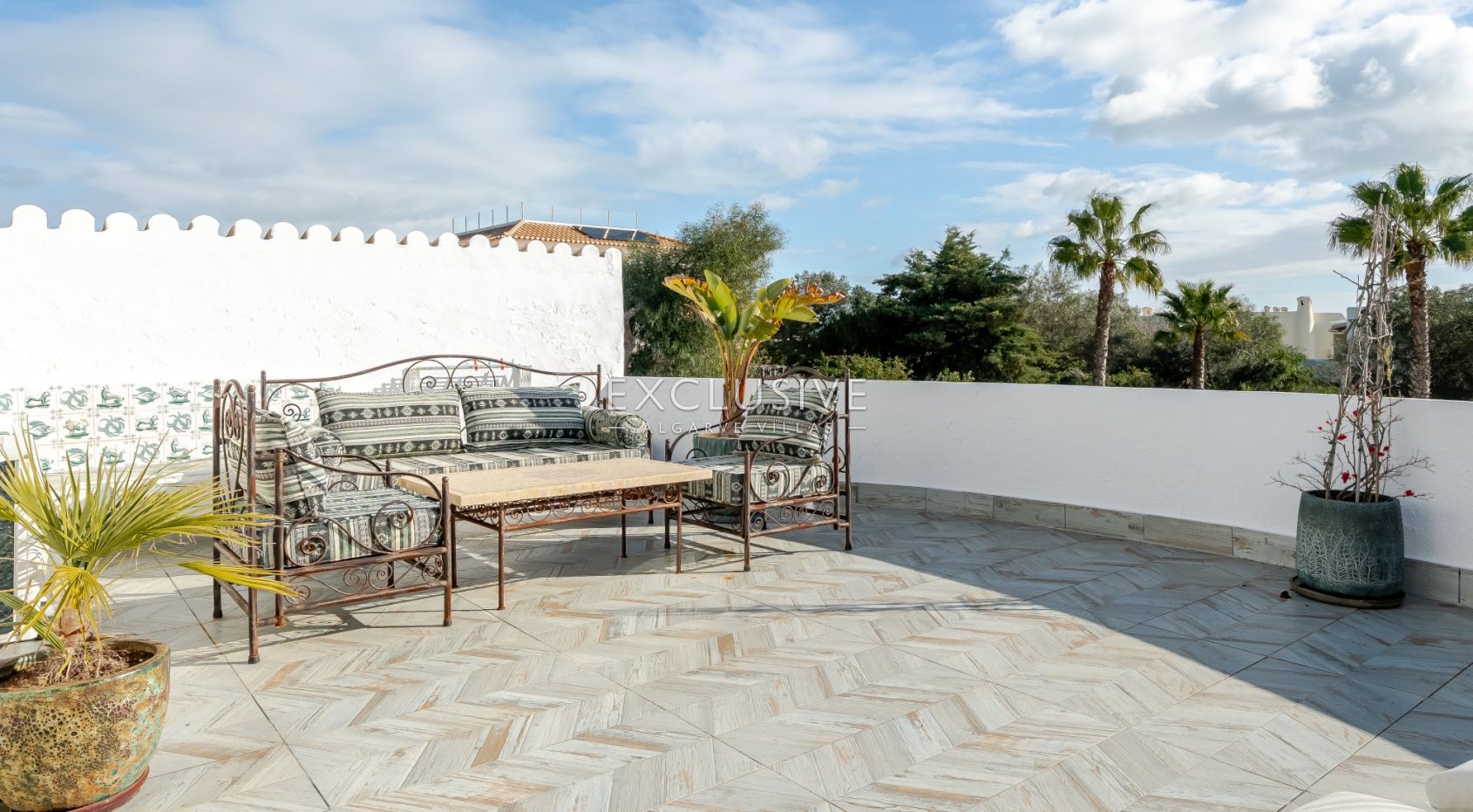 : Luxuriöse Villa mit Meerblick in Carvoeiro – 6 Schlafzimmer, Pool und Tennisplatz