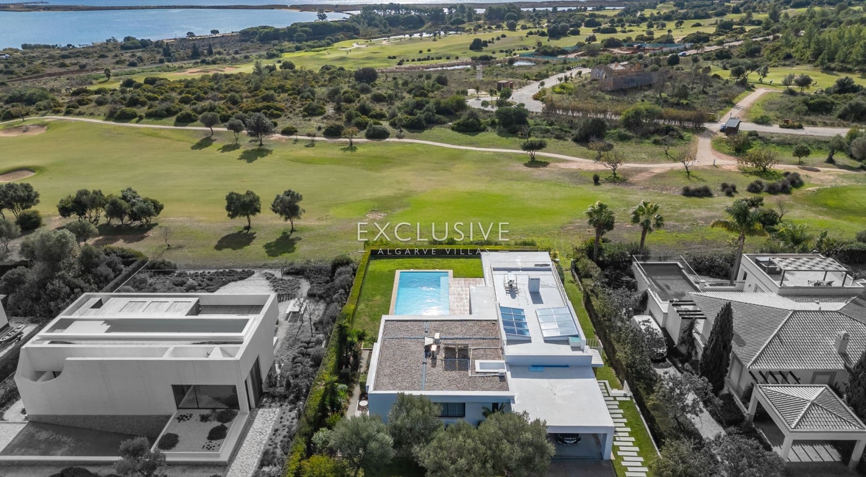 Elegante Villa mit außergewöhnlicher Aussicht und direktem Zugang zum Palmares Golf, Al-2
