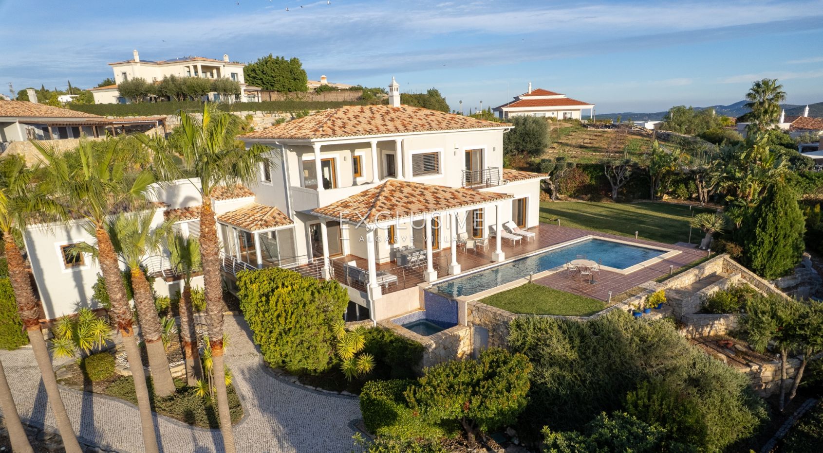 Luxuriöse Villa mit 5 Schlafzimmern und Meerblick in der Nähe von Santa Barbara de Nexe