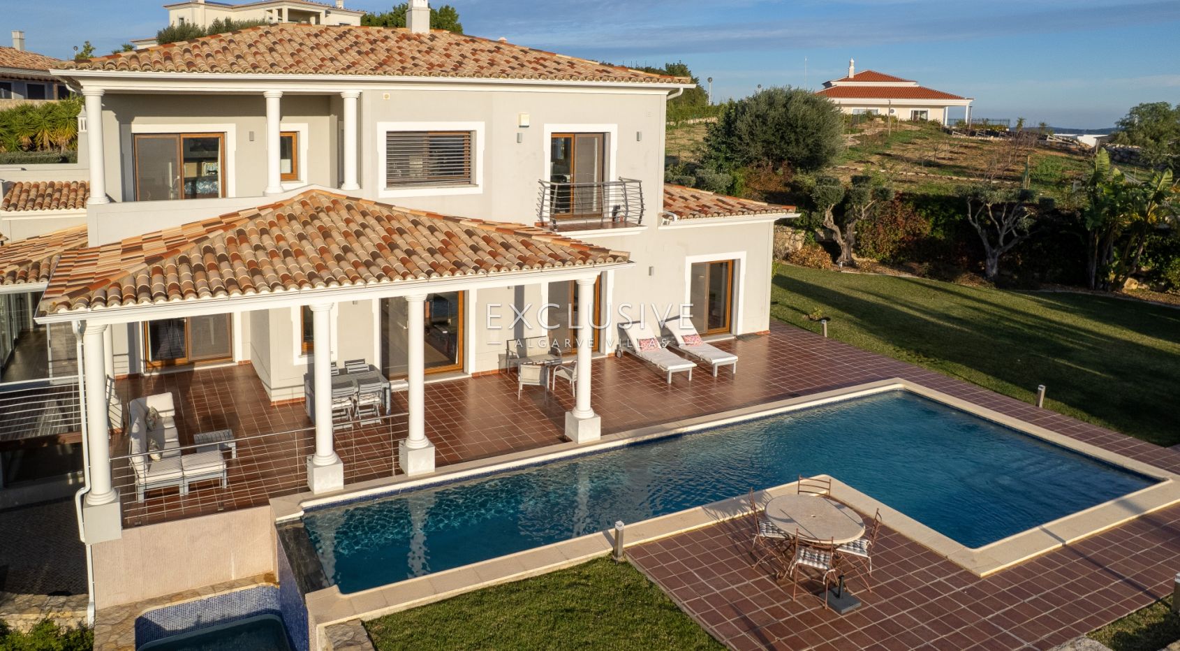 Luxuriöse Villa mit 5 Schlafzimmern und Meerblick in der Nähe von Santa Barbara de Nexe