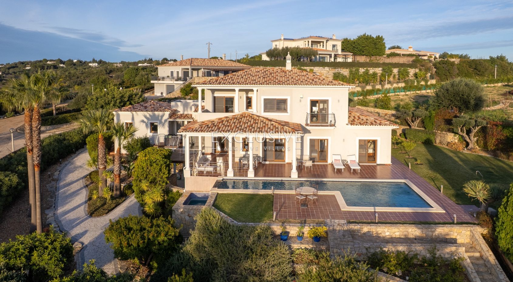 Luxuriöse Villa mit 5 Schlafzimmern und Meerblick in der Nähe von Santa Barbara de Nexe