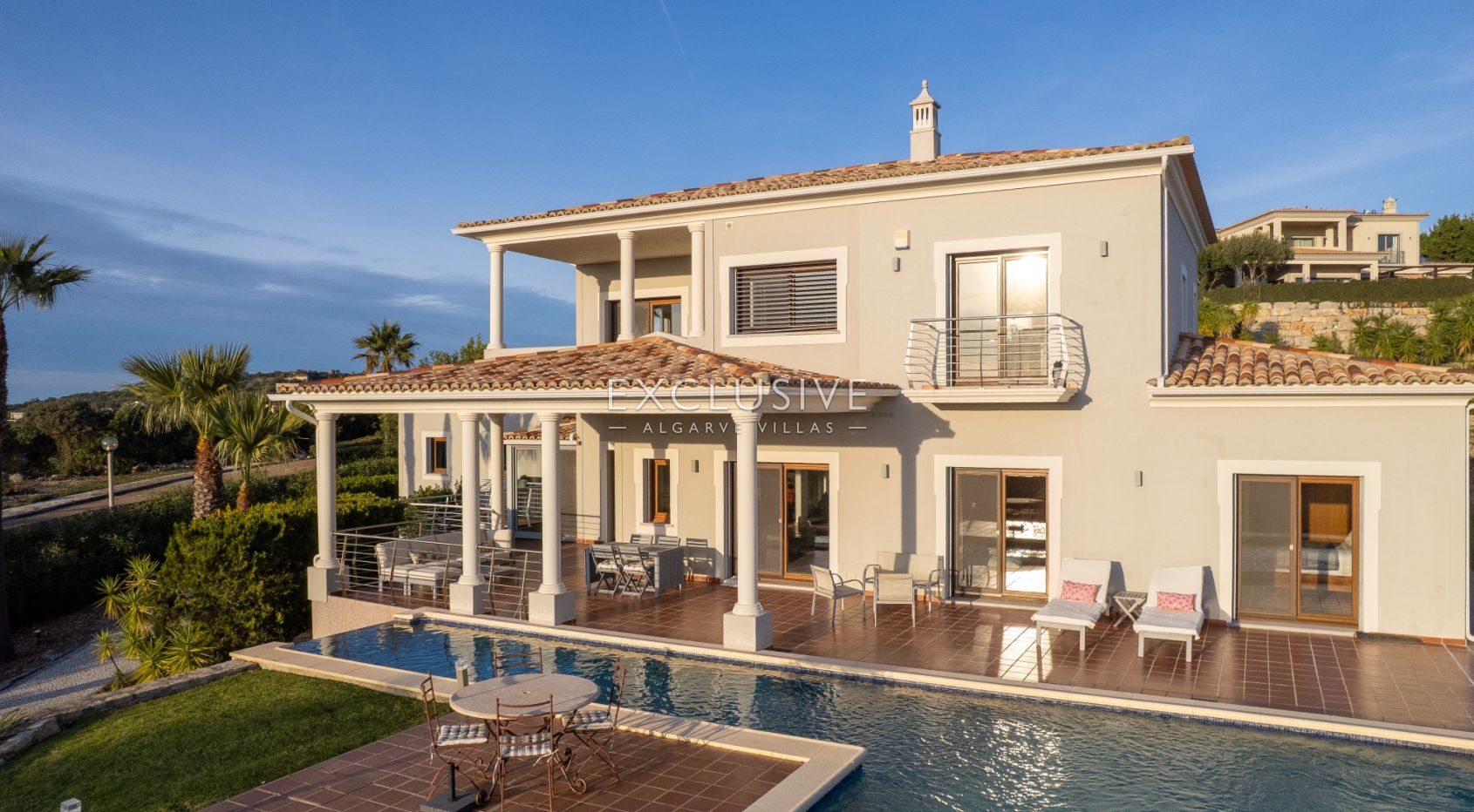 Luxuriöse Villa mit 5 Schlafzimmern und Meerblick in der Nähe von Santa Barbara de Nexe