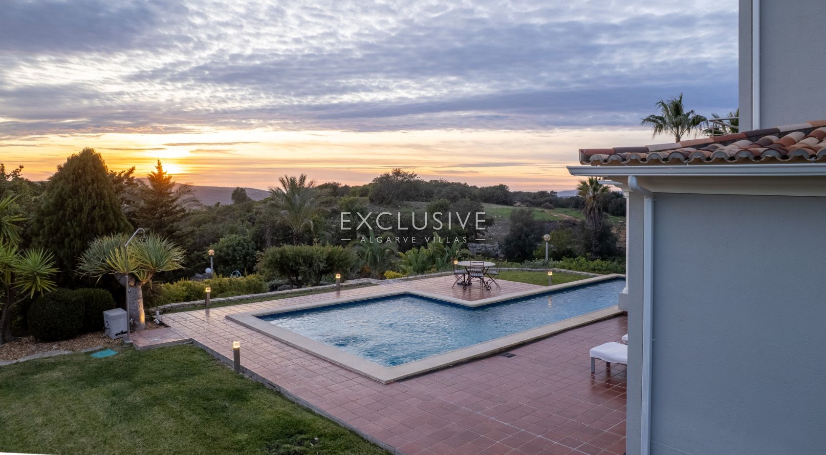 Luxuriöse Villa mit 5 Schlafzimmern und Meerblick in der Nähe von Santa Barbara de Nexe