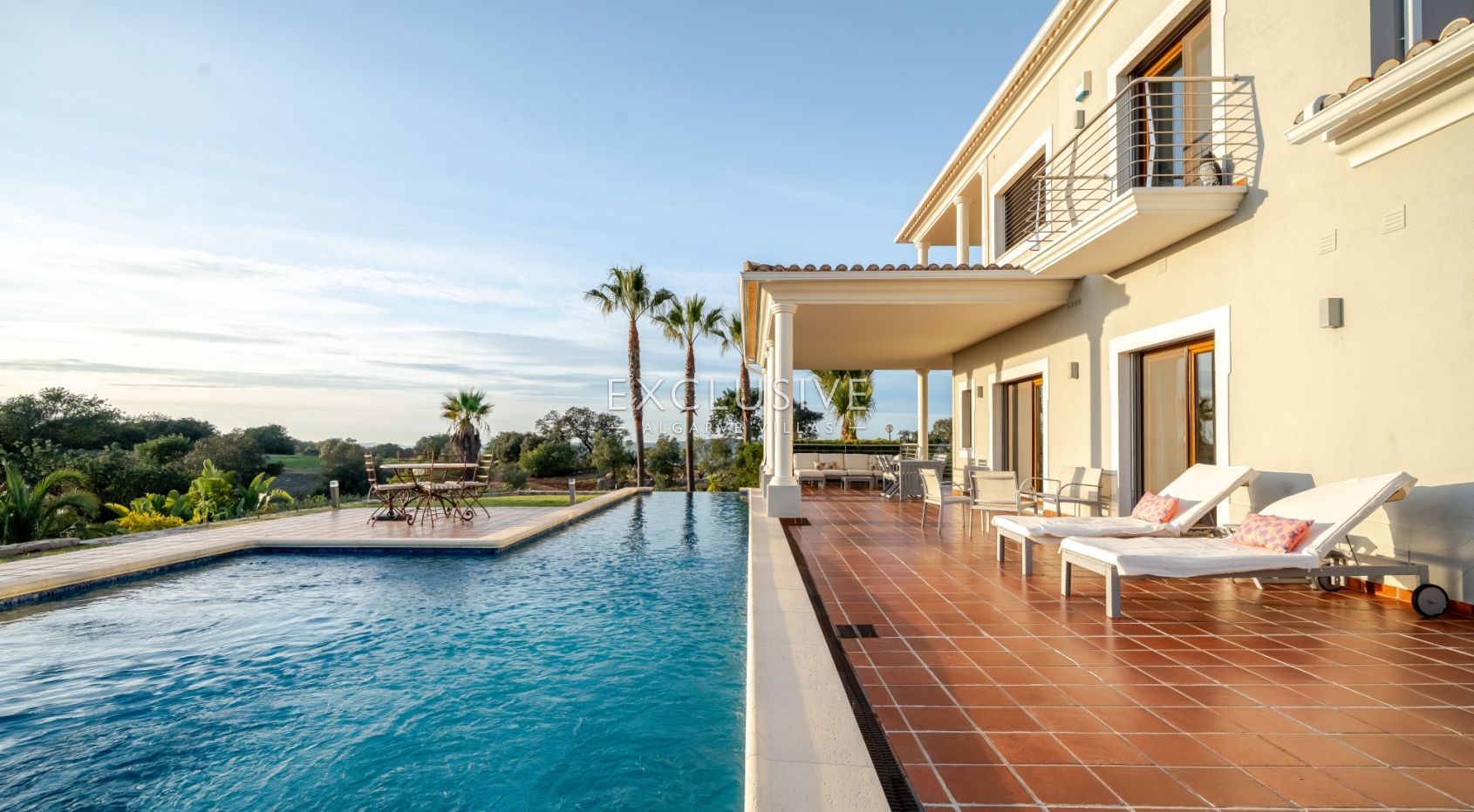 Luxuriöse Villa mit 5 Schlafzimmern und Meerblick in der Nähe von Santa Barbara de Nexe