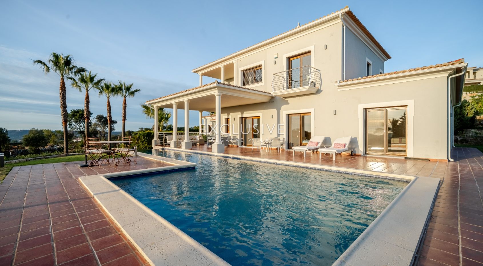 Luxuriöse Villa mit 5 Schlafzimmern und Meerblick in der Nähe von Santa Barbara de Nexe