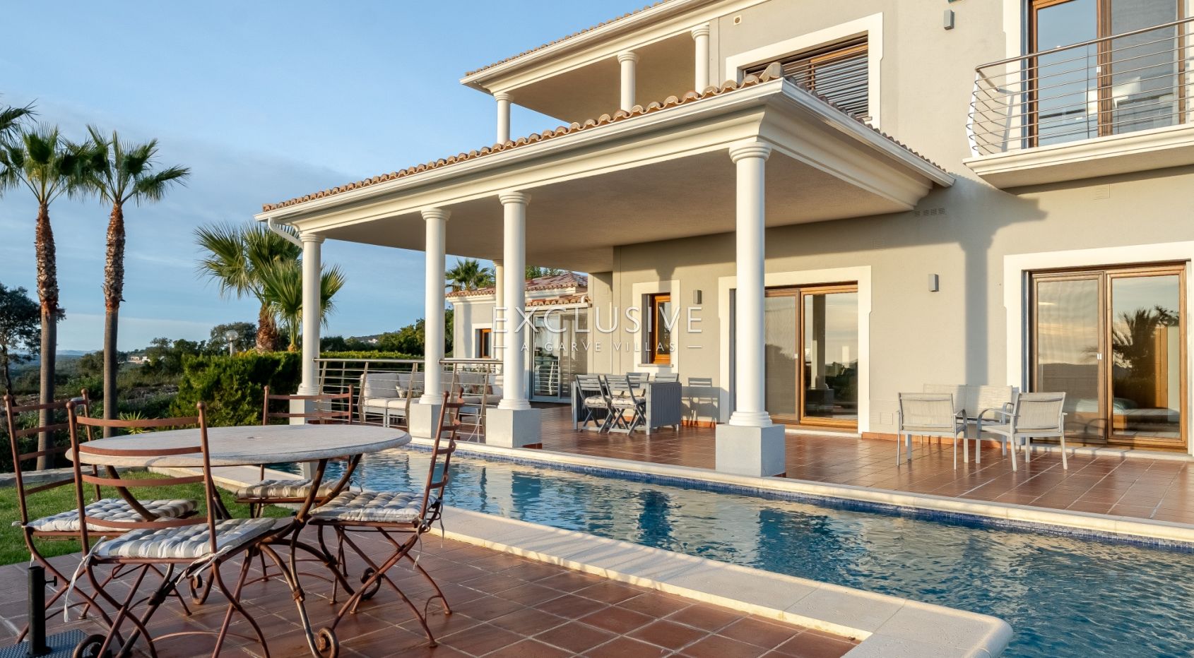 Luxuriöse Villa mit 5 Schlafzimmern und Meerblick in der Nähe von Santa Barbara de Nexe