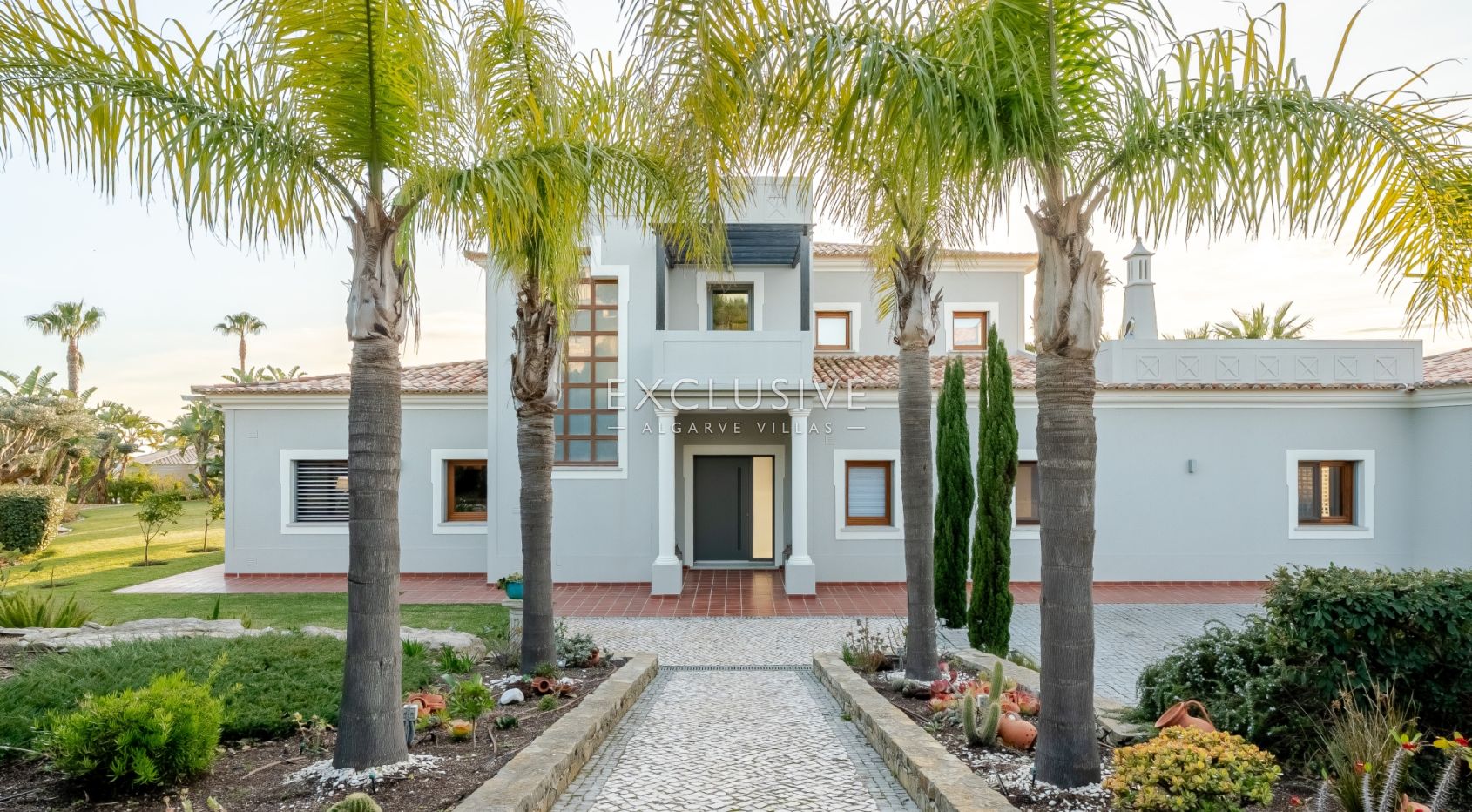 Luxuriöse Villa mit 5 Schlafzimmern und Meerblick in der Nähe von Santa Barbara de Nexe