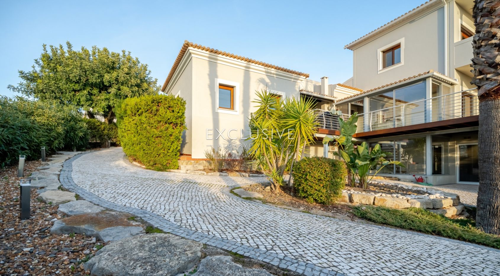 Luxuriöse Villa mit 5 Schlafzimmern und Meerblick in der Nähe von Santa Barbara de Nexe