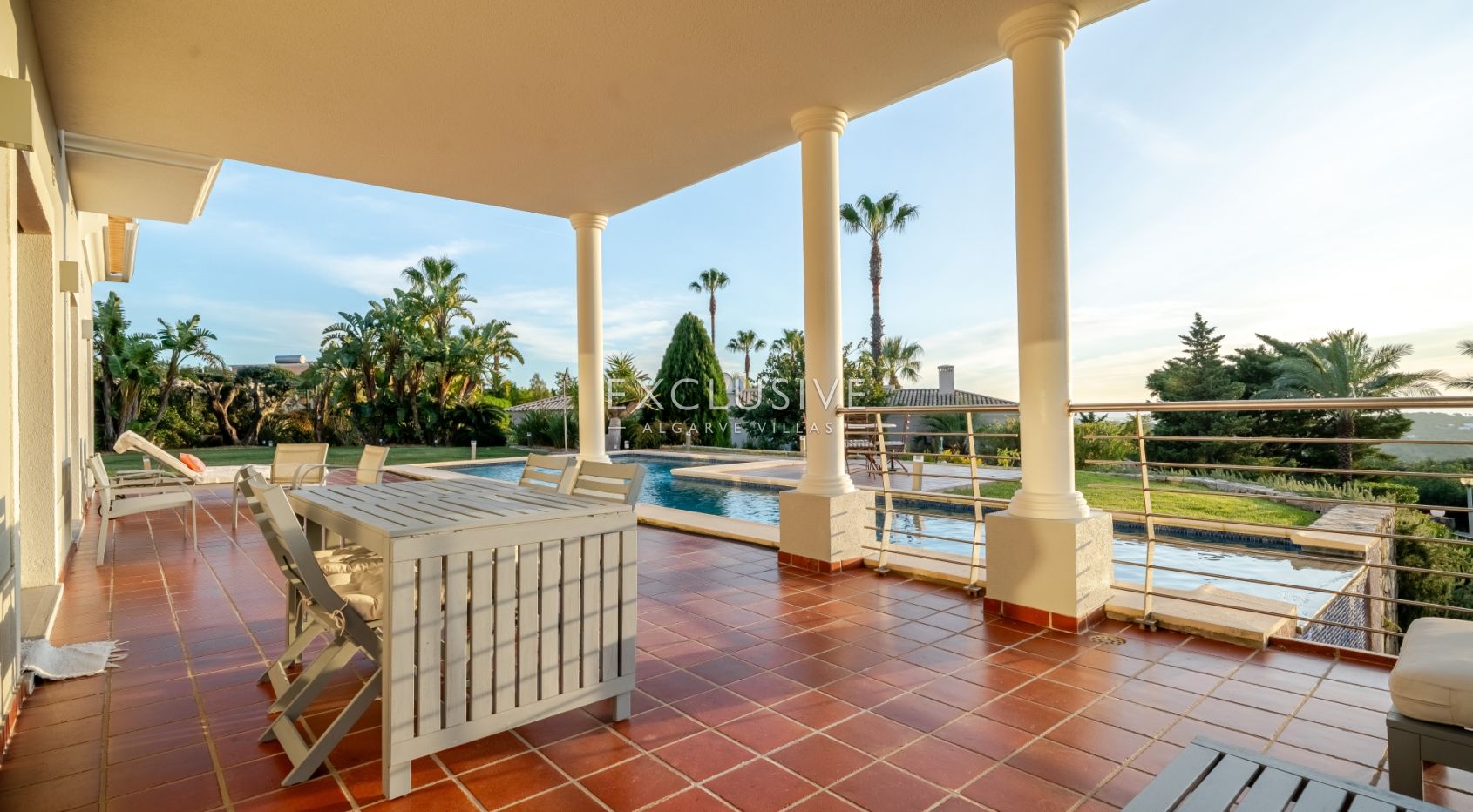 Luxuriöse Villa mit 5 Schlafzimmern und Meerblick in der Nähe von Santa Barbara de Nexe