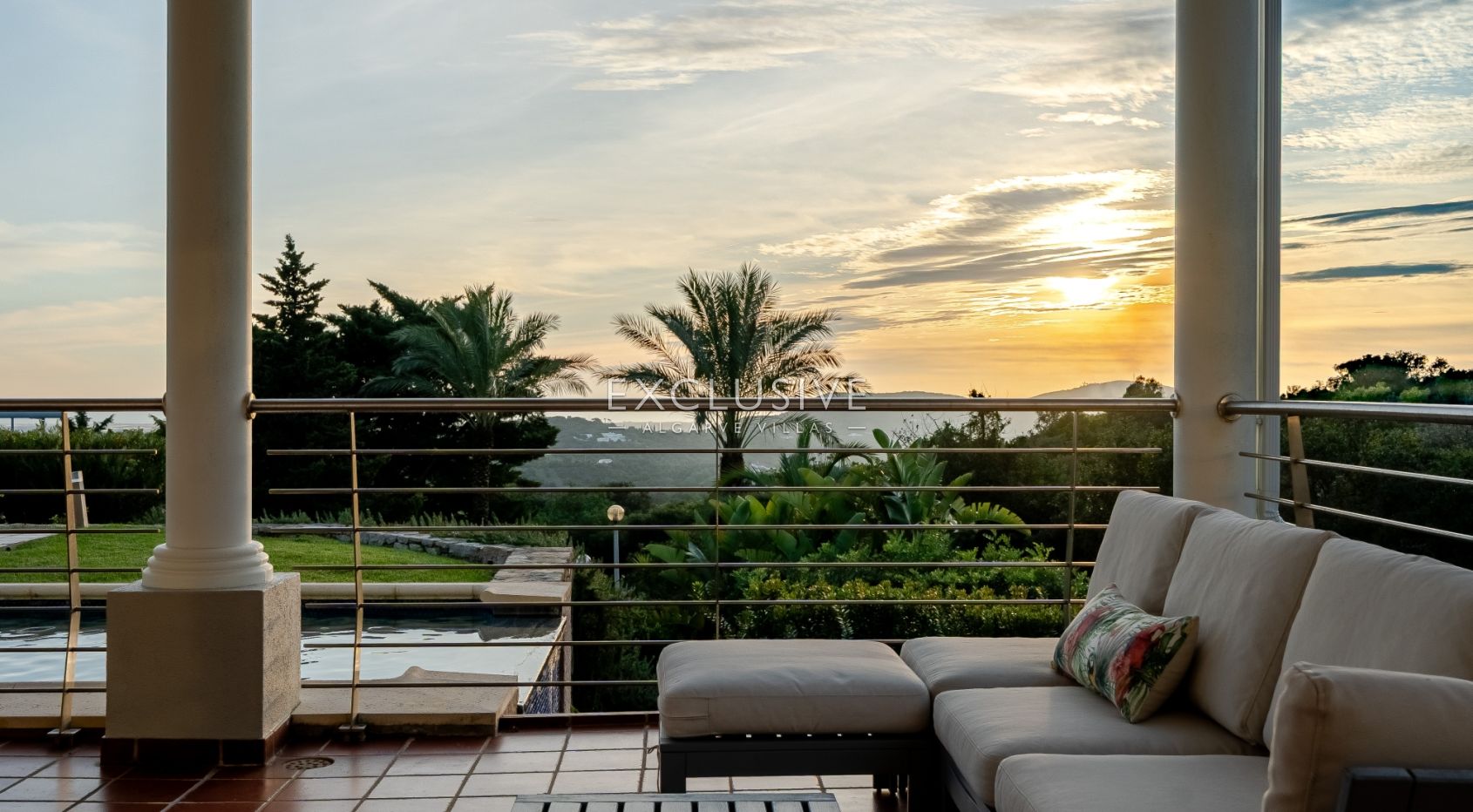 Luxuriöse Villa mit 5 Schlafzimmern und Meerblick in der Nähe von Santa Barbara de Nexe