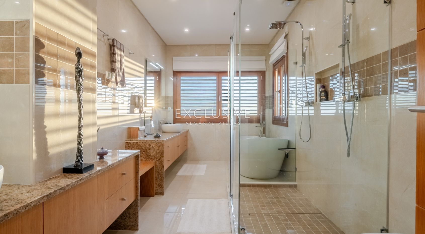 Luxuriöse Villa mit 5 Schlafzimmern und Meerblick in der Nähe von Santa Barbara de Nexe