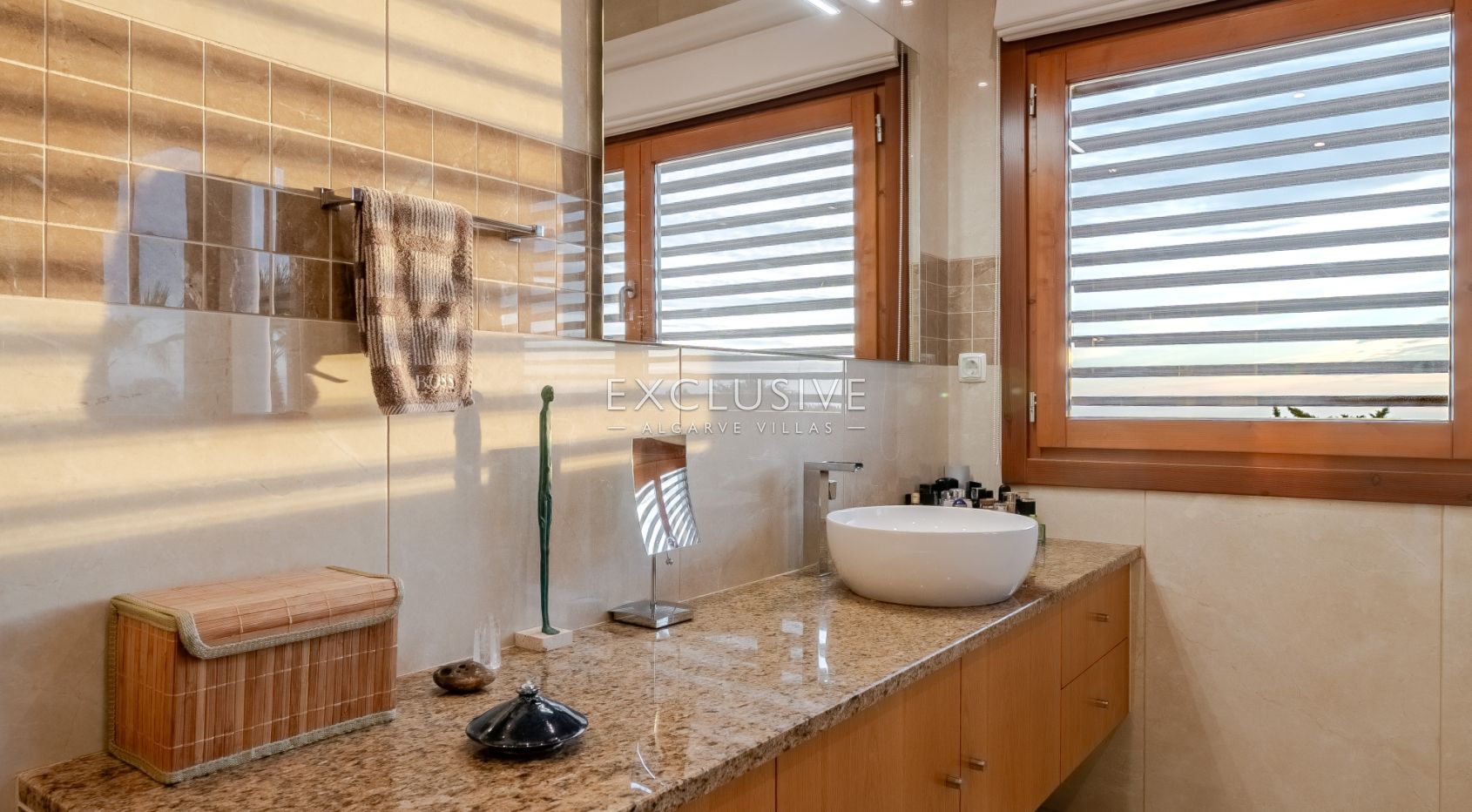 Luxuriöse Villa mit 5 Schlafzimmern und Meerblick in der Nähe von Santa Barbara de Nexe