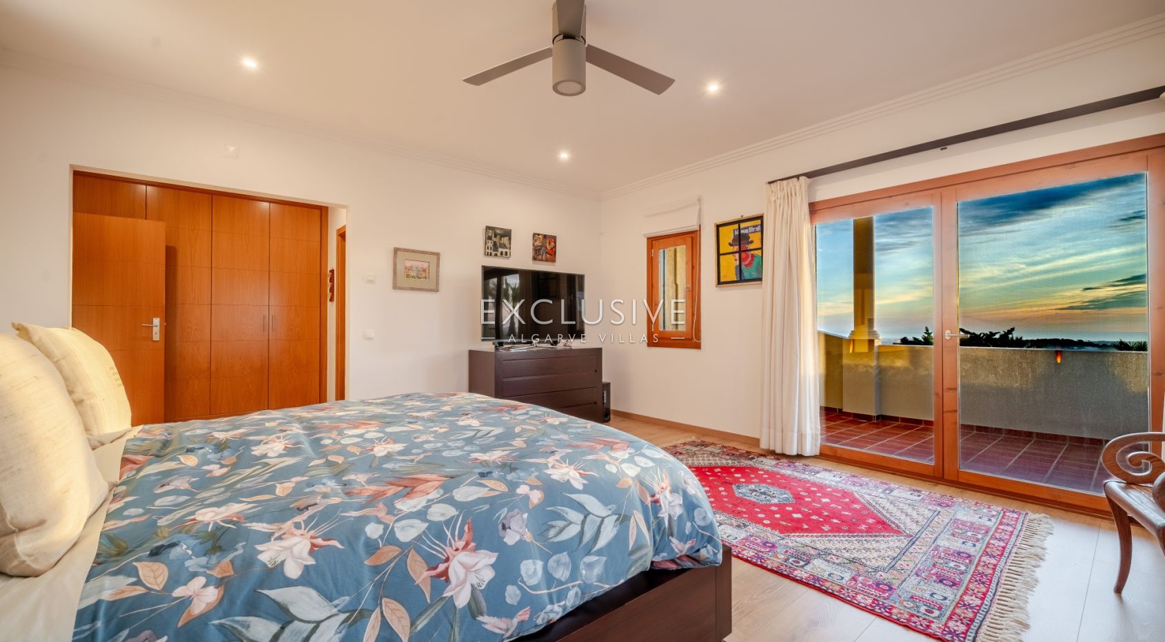 Luxuriöse Villa mit 5 Schlafzimmern und Meerblick in der Nähe von Santa Barbara de Nexe