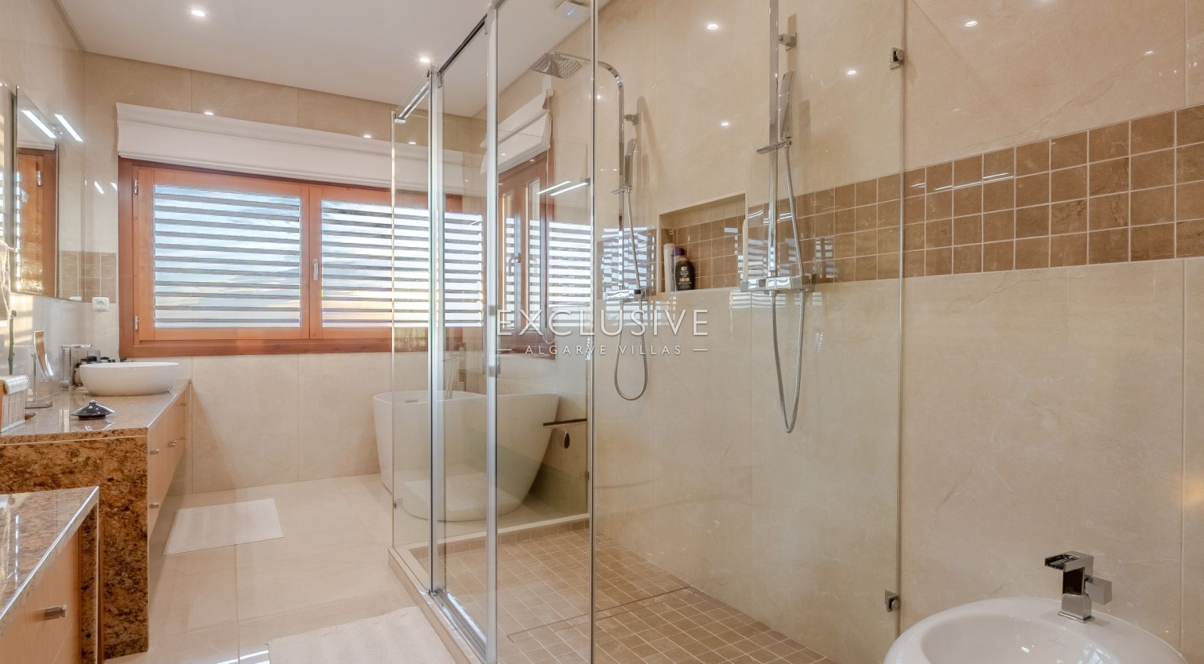 Luxuriöse Villa mit 5 Schlafzimmern und Meerblick in der Nähe von Santa Barbara de Nexe