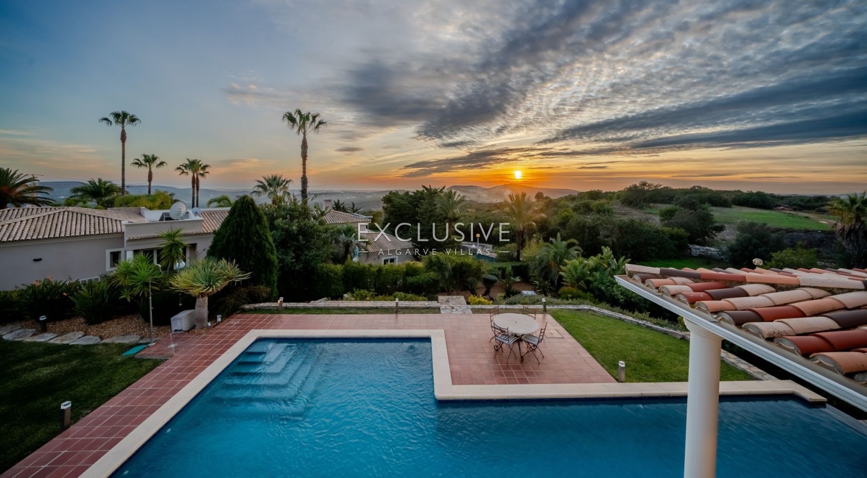 Luxuriöse Villa mit 5 Schlafzimmern und Meerblick in der Nähe von Santa Barbara de Nexe