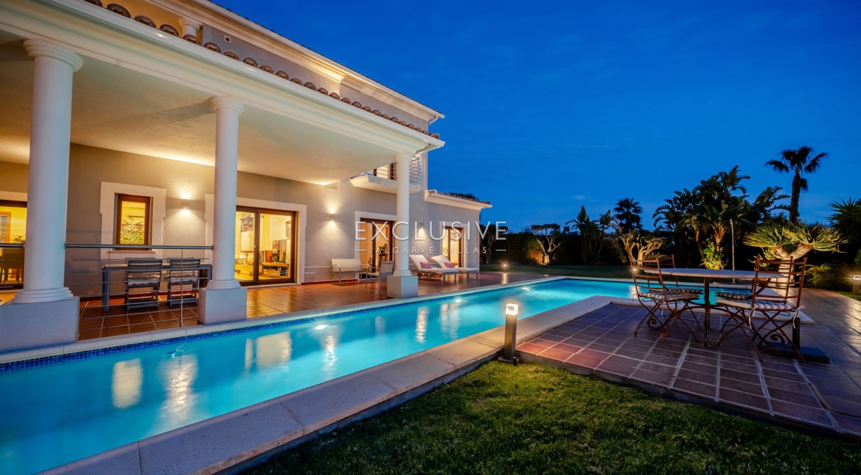 Luxuriöse Villa mit 5 Schlafzimmern und Meerblick in der Nähe von Santa Barbara de Nexe