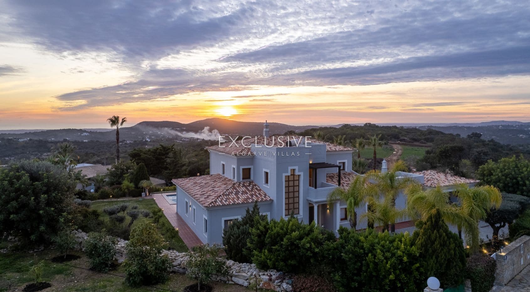 Luxuriöse Villa mit 5 Schlafzimmern und Meerblick in der Nähe von Santa Barbara de Nexe-1