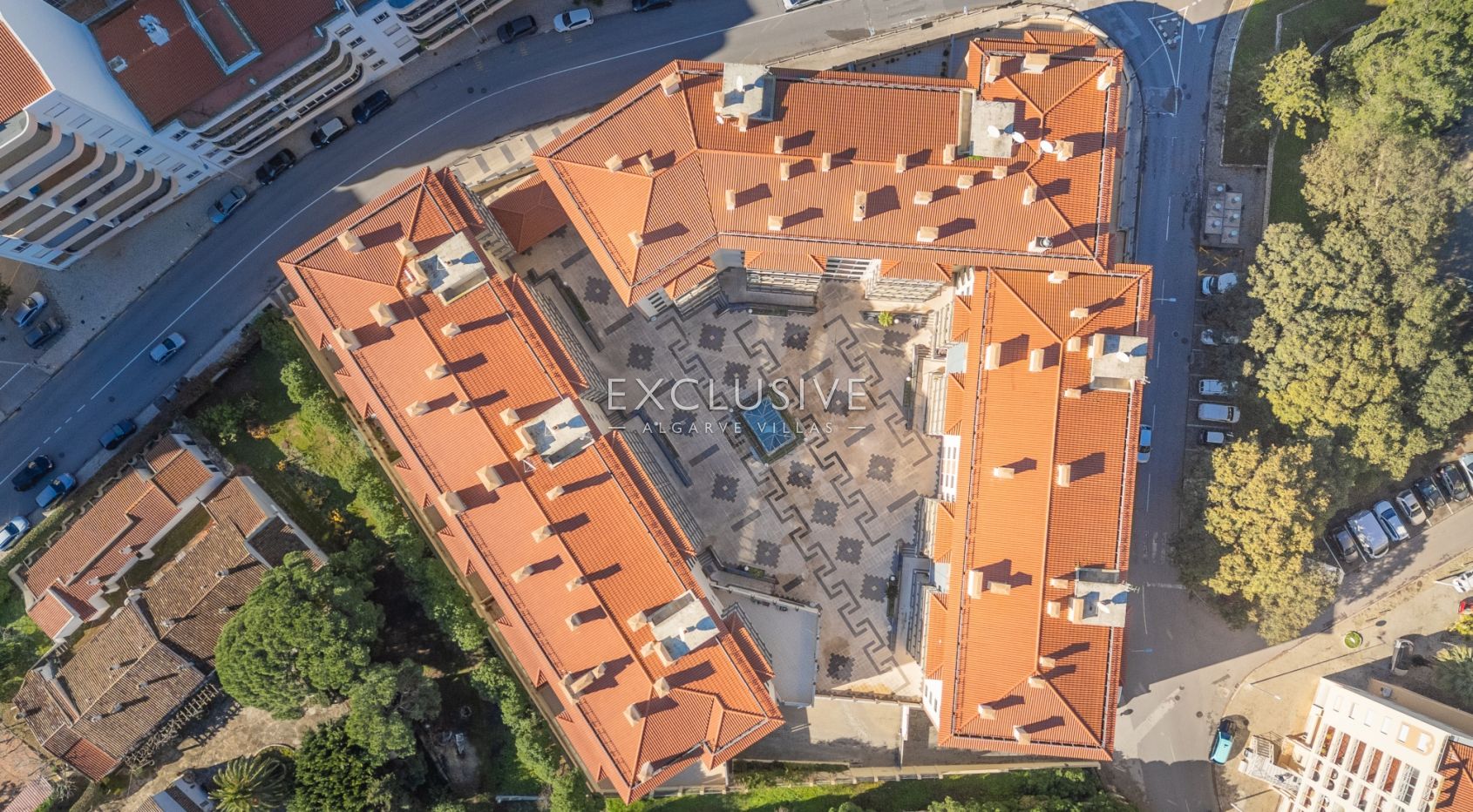 Großzügige Zwei-Zimmer-Wohnung in privater Wohnanlage in Lagos