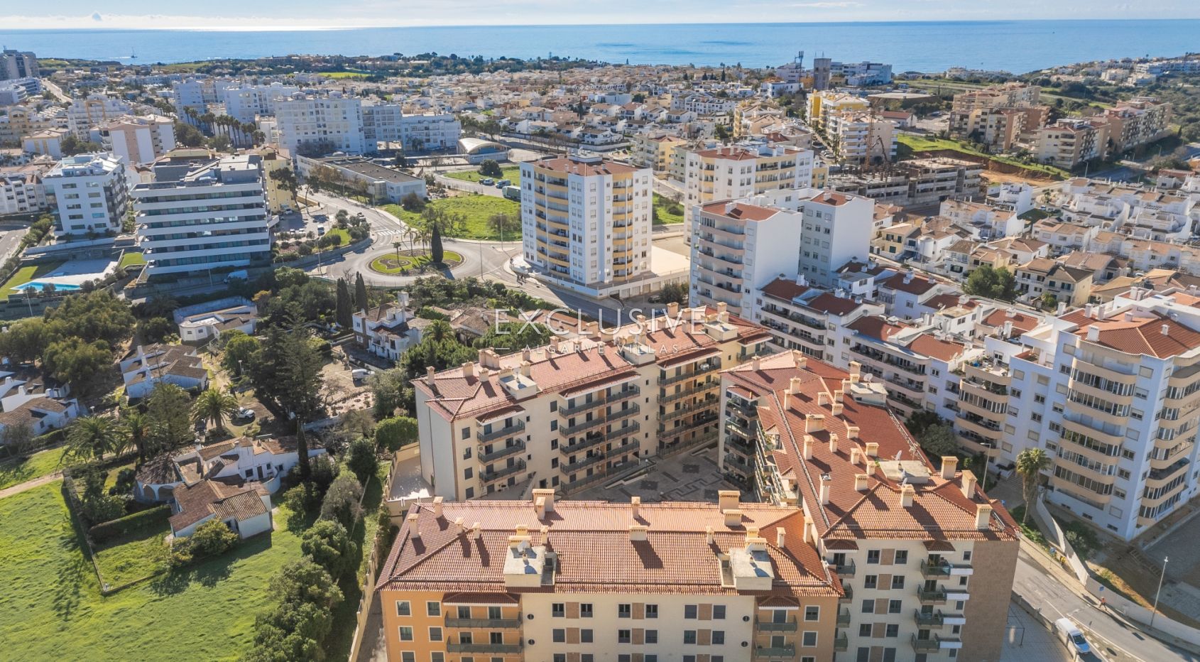 Großzügige Zwei-Zimmer-Wohnung in privater Wohnanlage in Lagos