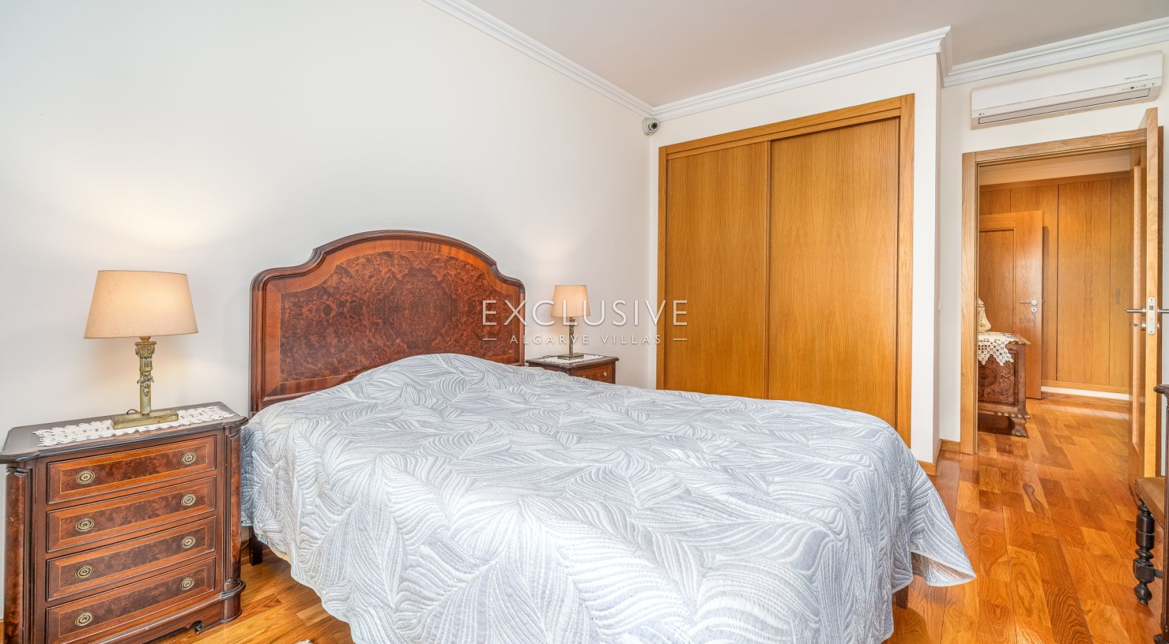 Großzügige Zwei-Zimmer-Wohnung in privater Wohnanlage in Lagos