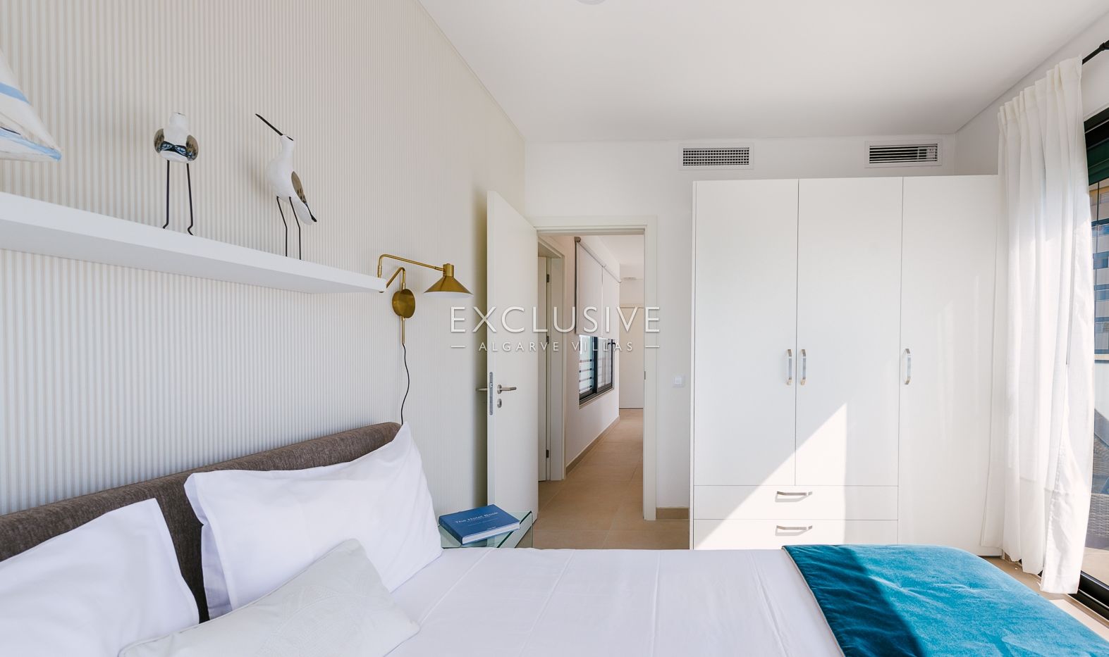 Sie ein luxuriöses Penthouse mit drei Schlafzimmern, privatem Pool und Blick auf die Ria Form