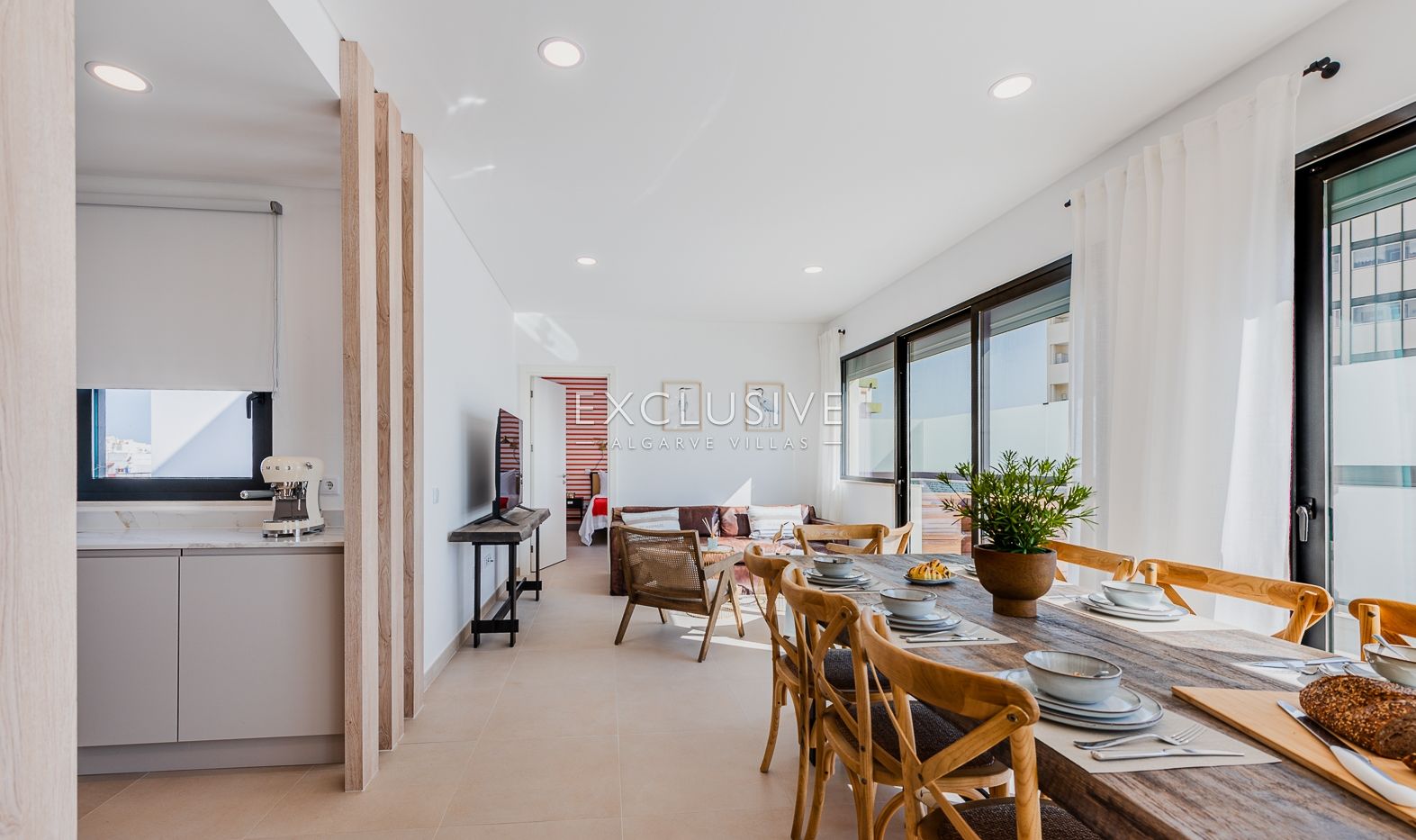 Sie ein luxuriöses Penthouse mit drei Schlafzimmern, privatem Pool und Blick auf die Ria Form