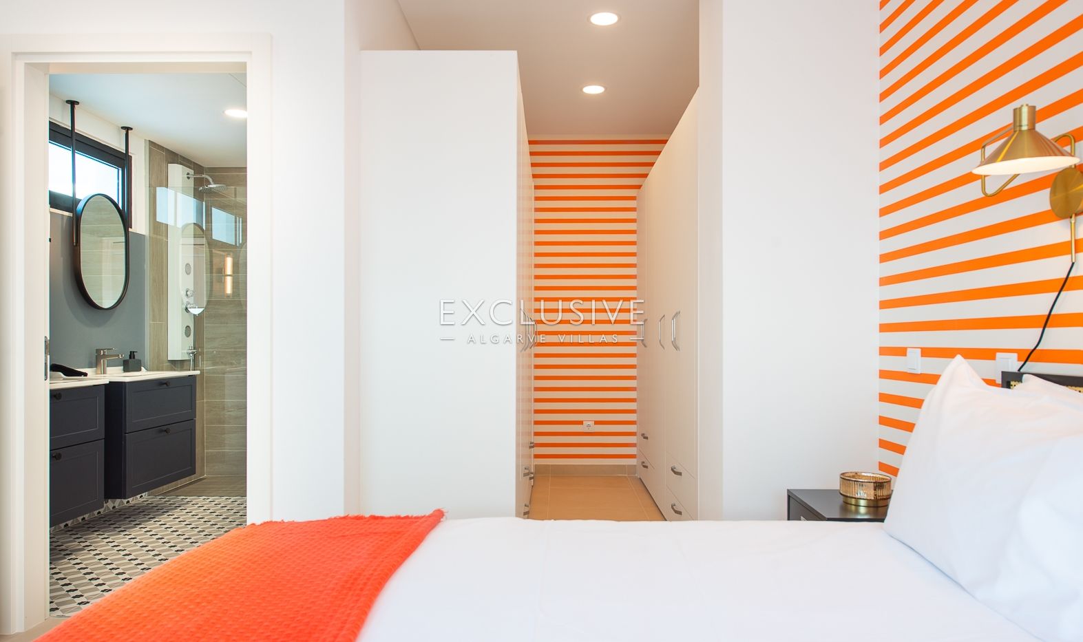 Sie ein luxuriöses Penthouse mit drei Schlafzimmern, privatem Pool und Blick auf die Ria Form