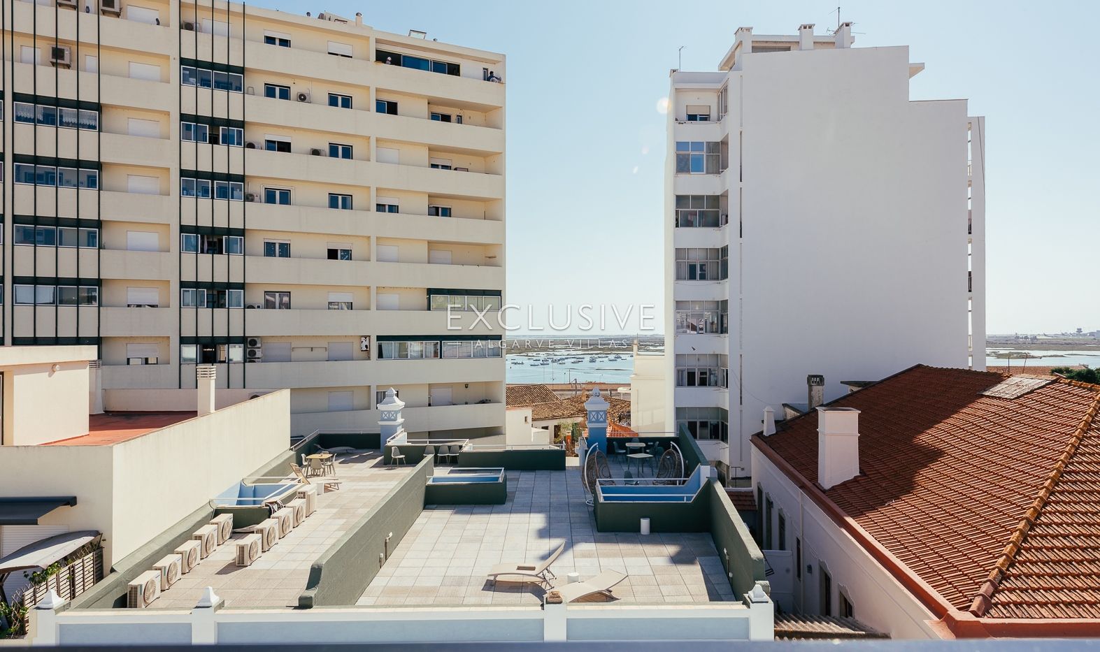 Sie ein luxuriöses Penthouse mit drei Schlafzimmern, privatem Pool und Blick auf die Ria Form