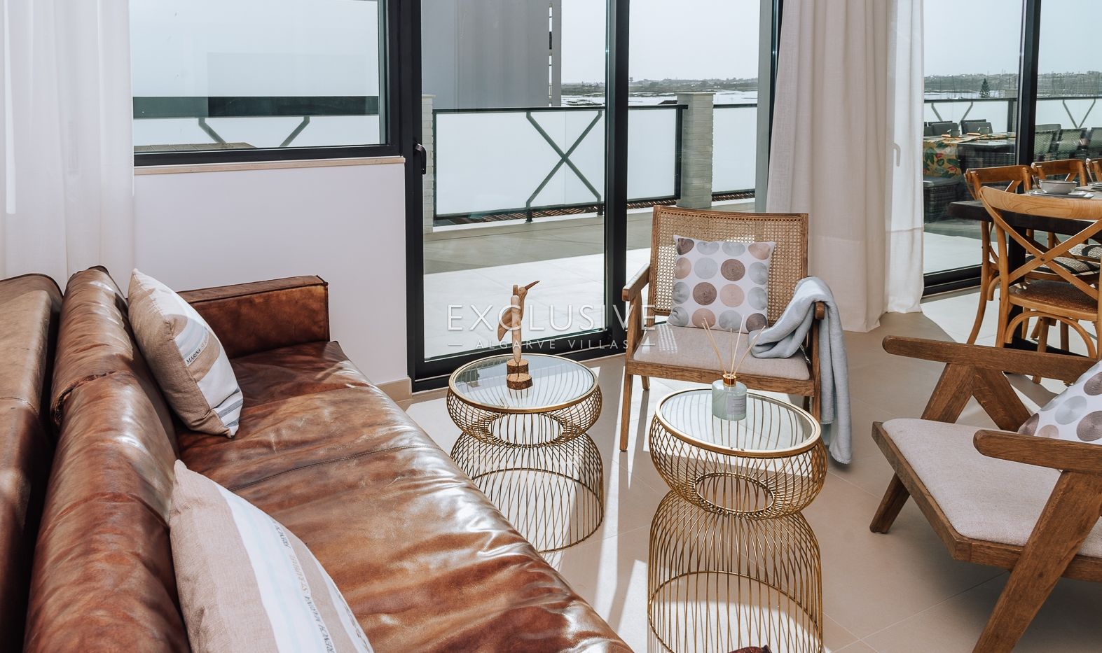Sie ein luxuriöses Penthouse mit drei Schlafzimmern, privatem Pool und Blick auf die Ria Form