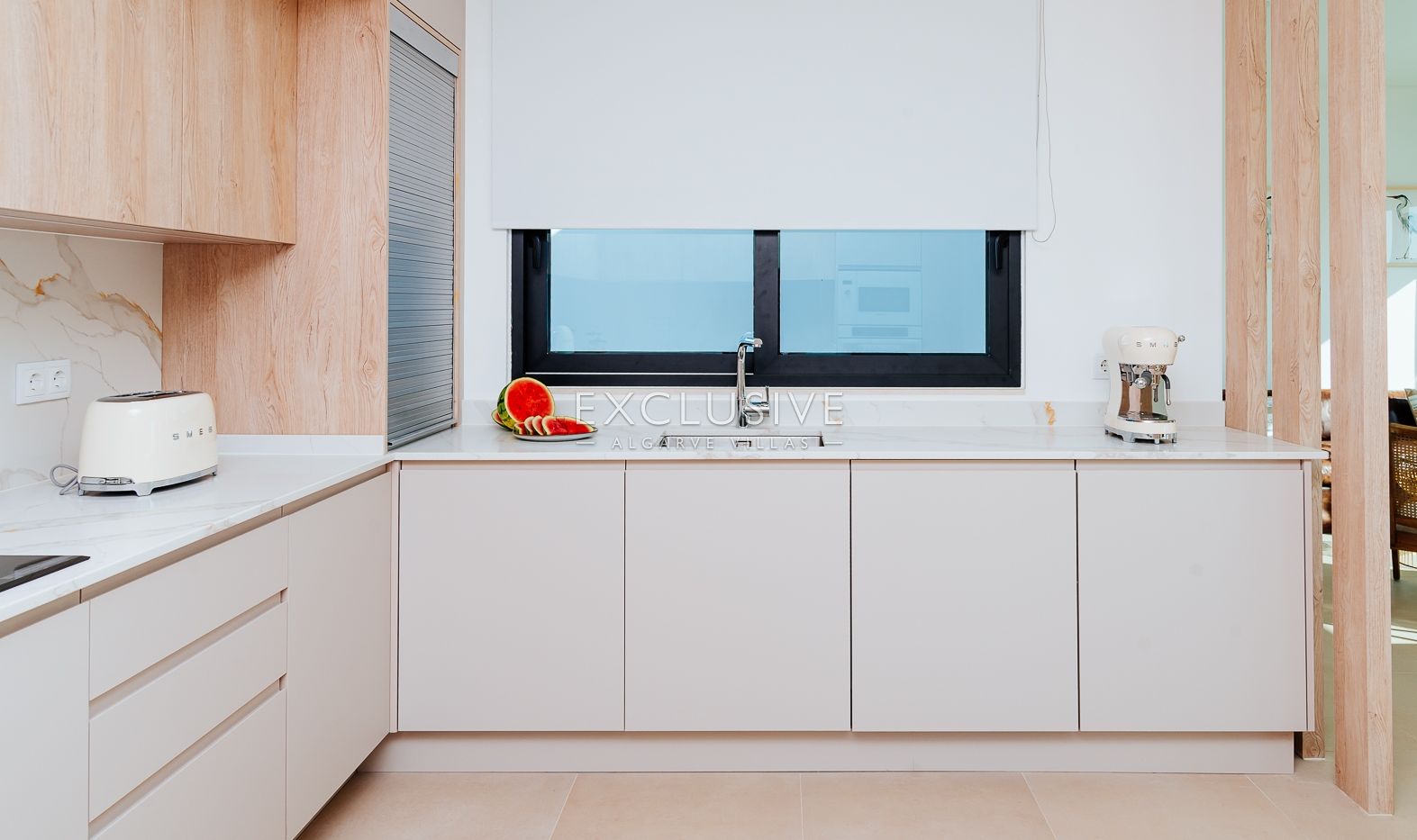 Sie ein luxuriöses Penthouse mit drei Schlafzimmern, privatem Pool und Blick auf die Ria Form